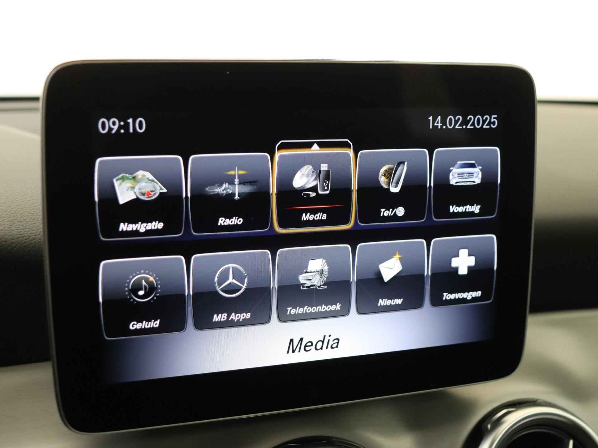 Mercedes-Benz GLA-klasse 180 Business Solution AMG / Stoelverwarming / Achterutrijcamera / Panaroma-schuifdak / - 17/33