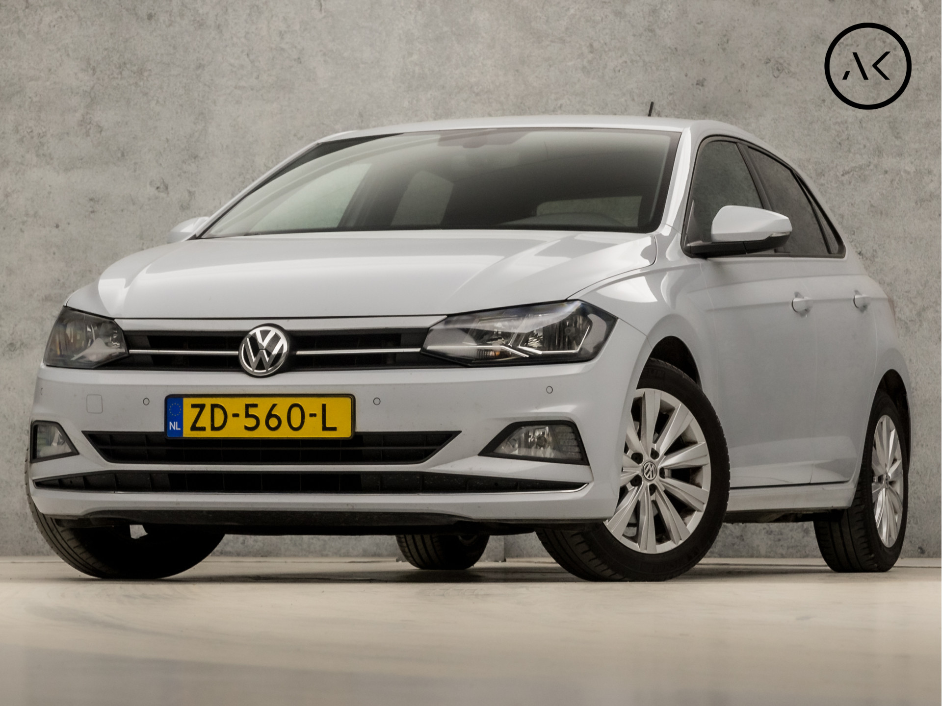 Volkswagen Polo 1.0 TSI Sportline (DIGITAL COCKPIT, APPLE CARPLAY, LEDER, GROOT NAVI, STOELVERWARMING, CLIMATE, SPORTSTOELEN, ADAPTIVE CRUISE, PARKEERSENSOREN, ZWART HEMEL, LM VELGEN, NIEUWE APK, ARMSTEUN, NIEUWSTAAT)