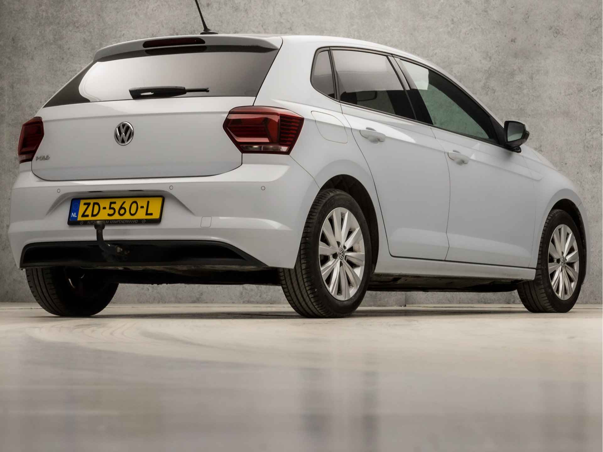 Volkswagen Polo 1.0 TSI Sportline (DIGITAL COCKPIT, APPLE CARPLAY, LEDER, GROOT NAVI, STOELVERWARMING, CLIMATE, SPORTSTOELEN, ADAPTIVE CRUISE, PARKEERSENSOREN, ZWART HEMEL, LM VELGEN, NIEUWE APK, ARMSTEUN, NIEUWSTAAT) - 5/34