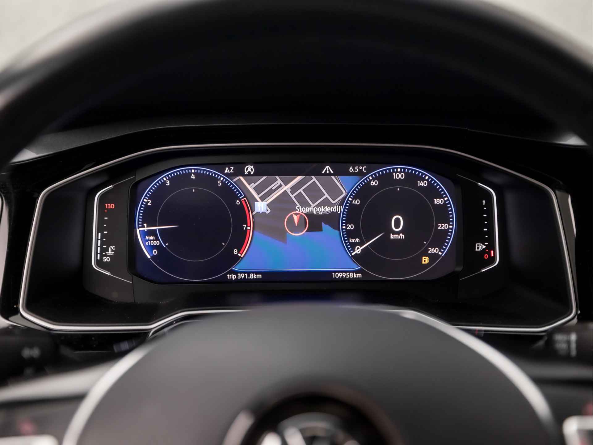 Volkswagen Polo 1.0 TSI Sportline (DIGITAL COCKPIT, APPLE CARPLAY, LEDER, GROOT NAVI, STOELVERWARMING, CLIMATE, SPORTSTOELEN, ADAPTIVE CRUISE, PARKEERSENSOREN, ZWART HEMEL, LM VELGEN, NIEUWE APK, ARMSTEUN, NIEUWSTAAT) - 8/34