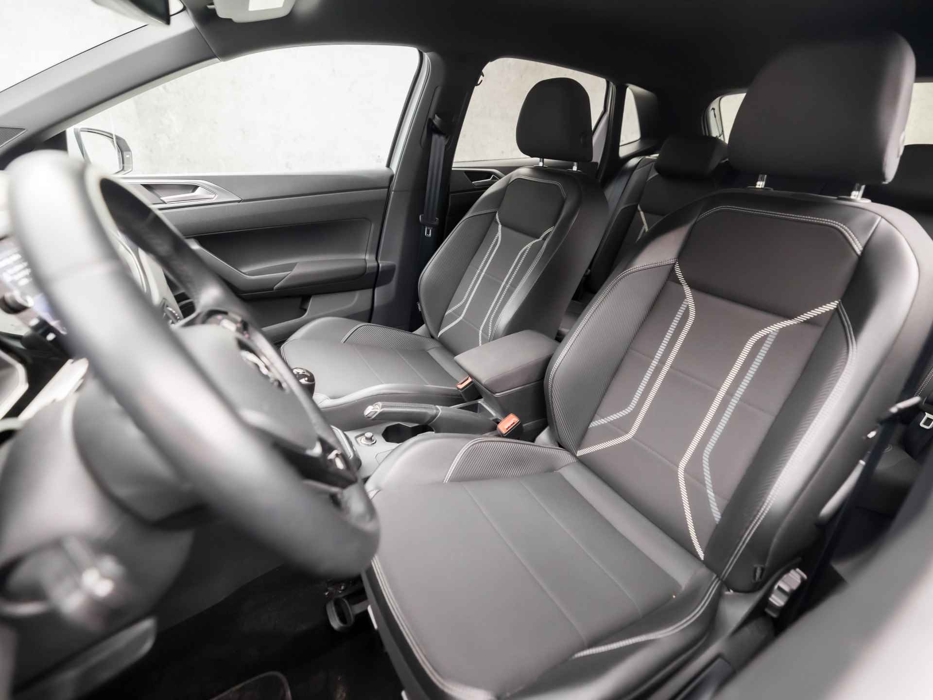 Volkswagen Polo 1.0 TSI Sportline (DIGITAL COCKPIT, APPLE CARPLAY, LEDER, GROOT NAVI, STOELVERWARMING, CLIMATE, SPORTSTOELEN, ADAPTIVE CRUISE, PARKEERSENSOREN, ZWART HEMEL, LM VELGEN, NIEUWE APK, ARMSTEUN, NIEUWSTAAT) - 15/34