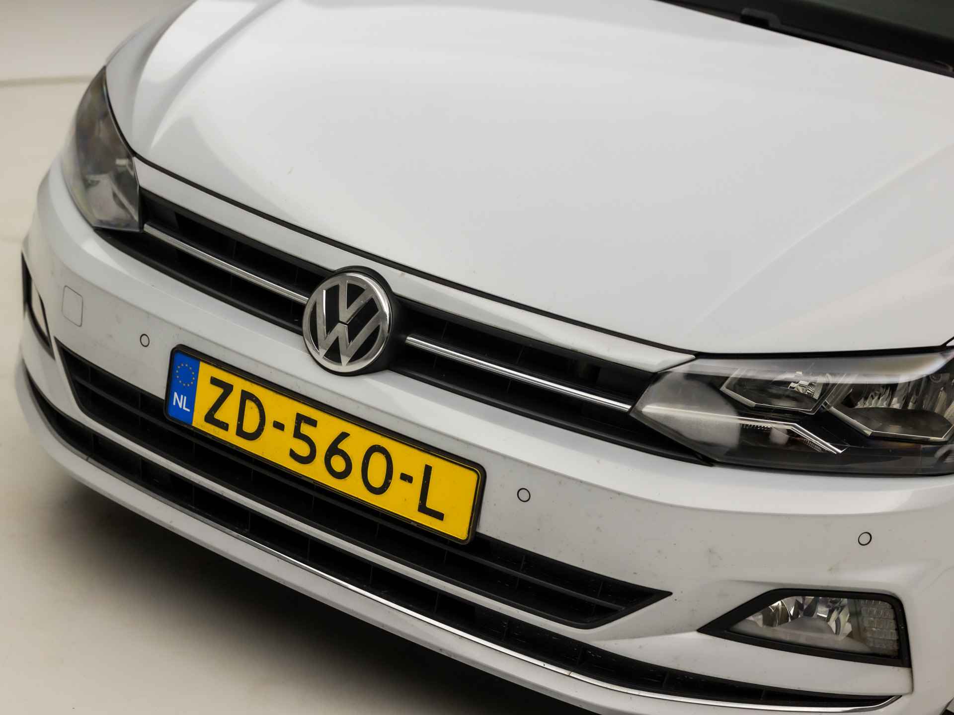 Volkswagen Polo 1.0 TSI Sportline (DIGITAL COCKPIT, APPLE CARPLAY, LEDER, GROOT NAVI, STOELVERWARMING, CLIMATE, SPORTSTOELEN, ADAPTIVE CRUISE, PARKEERSENSOREN, ZWART HEMEL, LM VELGEN, NIEUWE APK, ARMSTEUN, NIEUWSTAAT) - 30/34