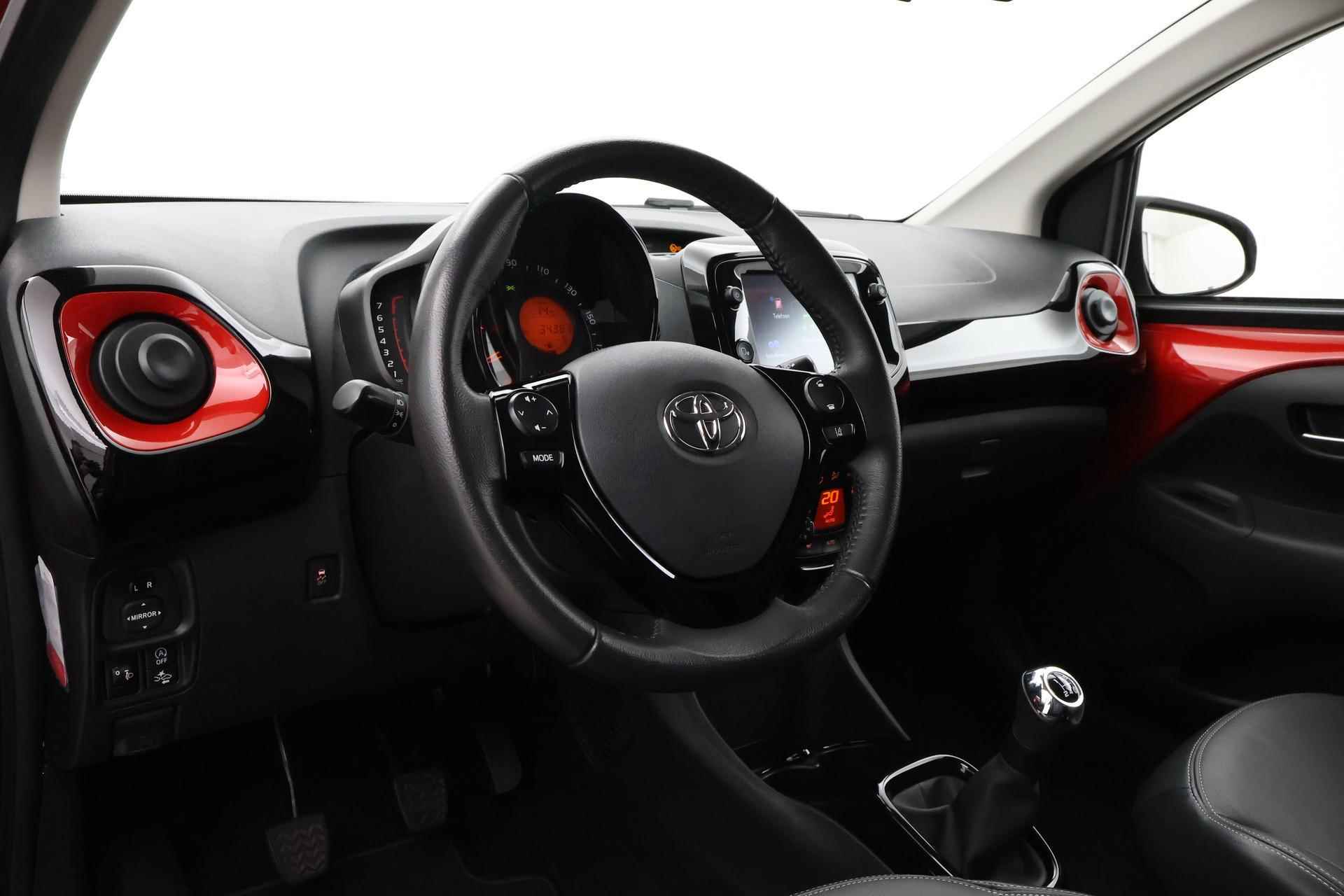 Toyota Aygo 1.0 VVT-i x-clusiv | Apple / Android Auto | Leder - 2/37