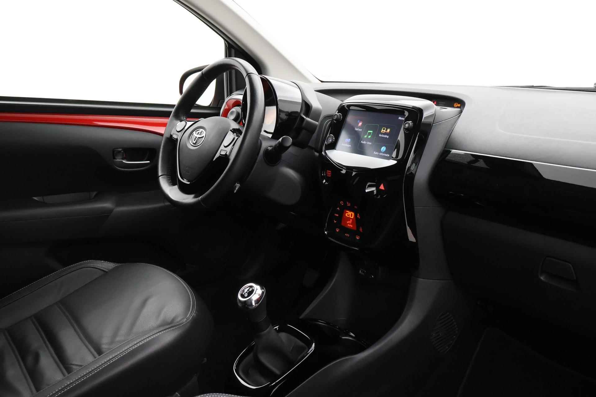 Toyota Aygo 1.0 VVT-i x-clusiv | Apple / Android Auto | Leder - 33/37