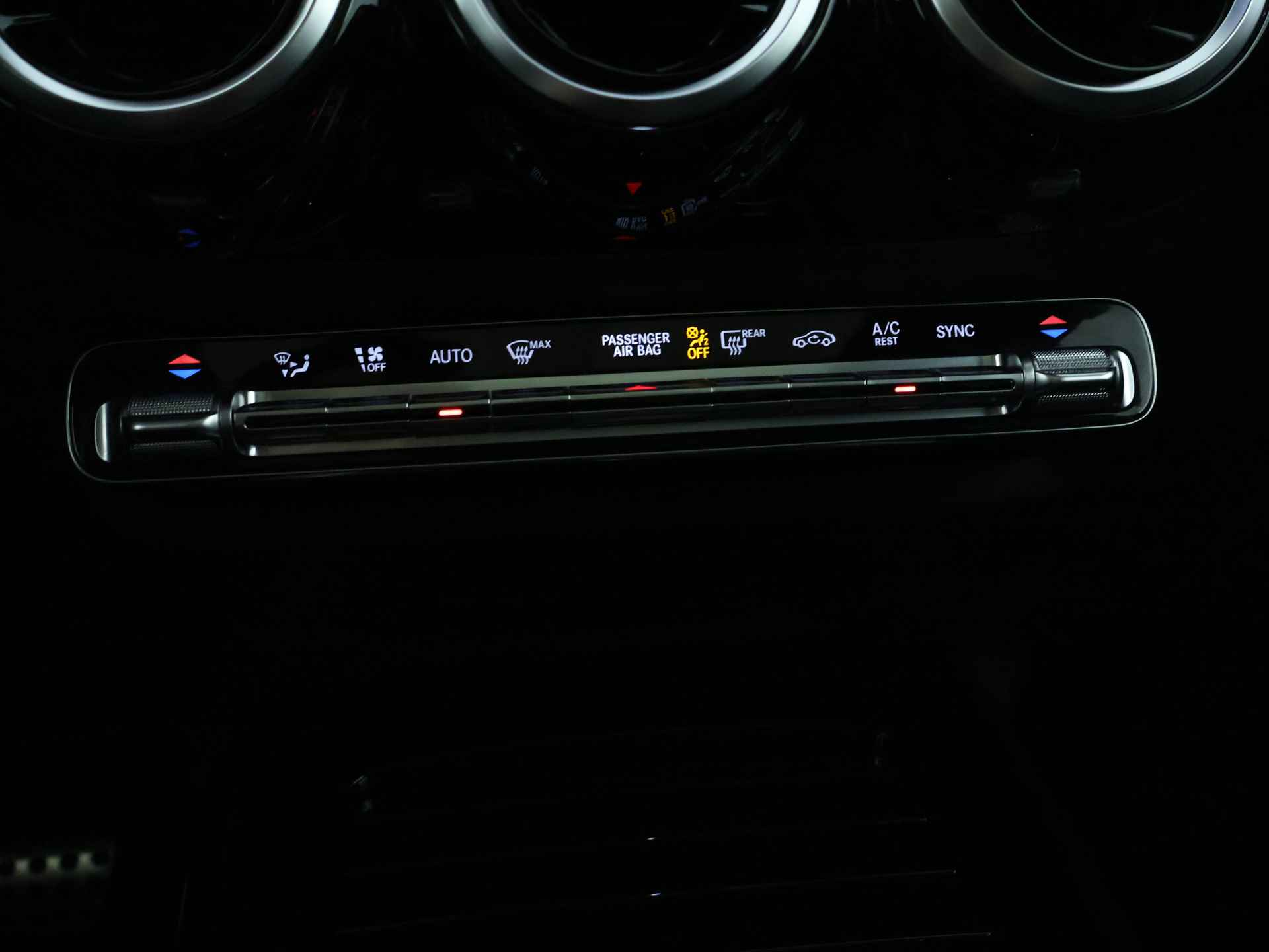 Mercedes-Benz B-Klasse 200 Business Solution AMG Nightpakket | Panoramadak | Stoelverwarming | Augmented Reality | Parkeerpakket met Camera | Car Play | Inclusief 24 maanden MB Certified garantie voor Europa. - 27/49