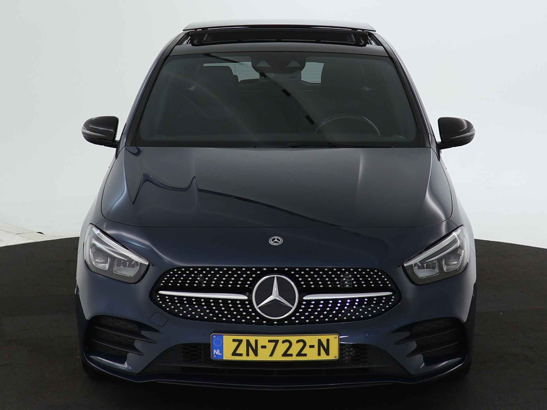 Mercedes-Benz B-Klasse 200 Business Solution AMG Nightpakket | Panoramadak | Stoelverwarming | Augmented Reality | Parkeerpakket met Camera | Car Play | Inclusief 24 maanden MB Certified garantie voor Europa. - 31/49