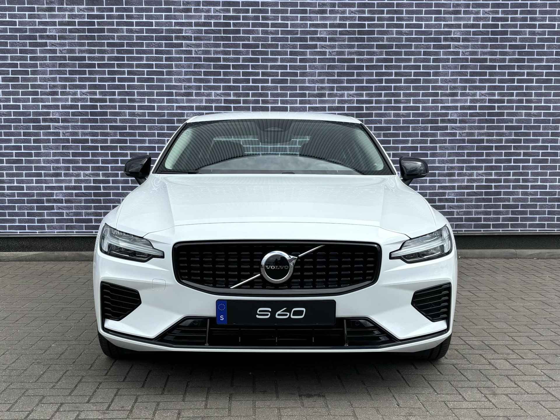 Volvo S60 Recharge T6 AWD Plus Dark Long Range - NIEUW uit voorraad, EXTRA korting! - | 19" LM velgen | Google Maps | BLIS | Adaptive Cruise - 6/28