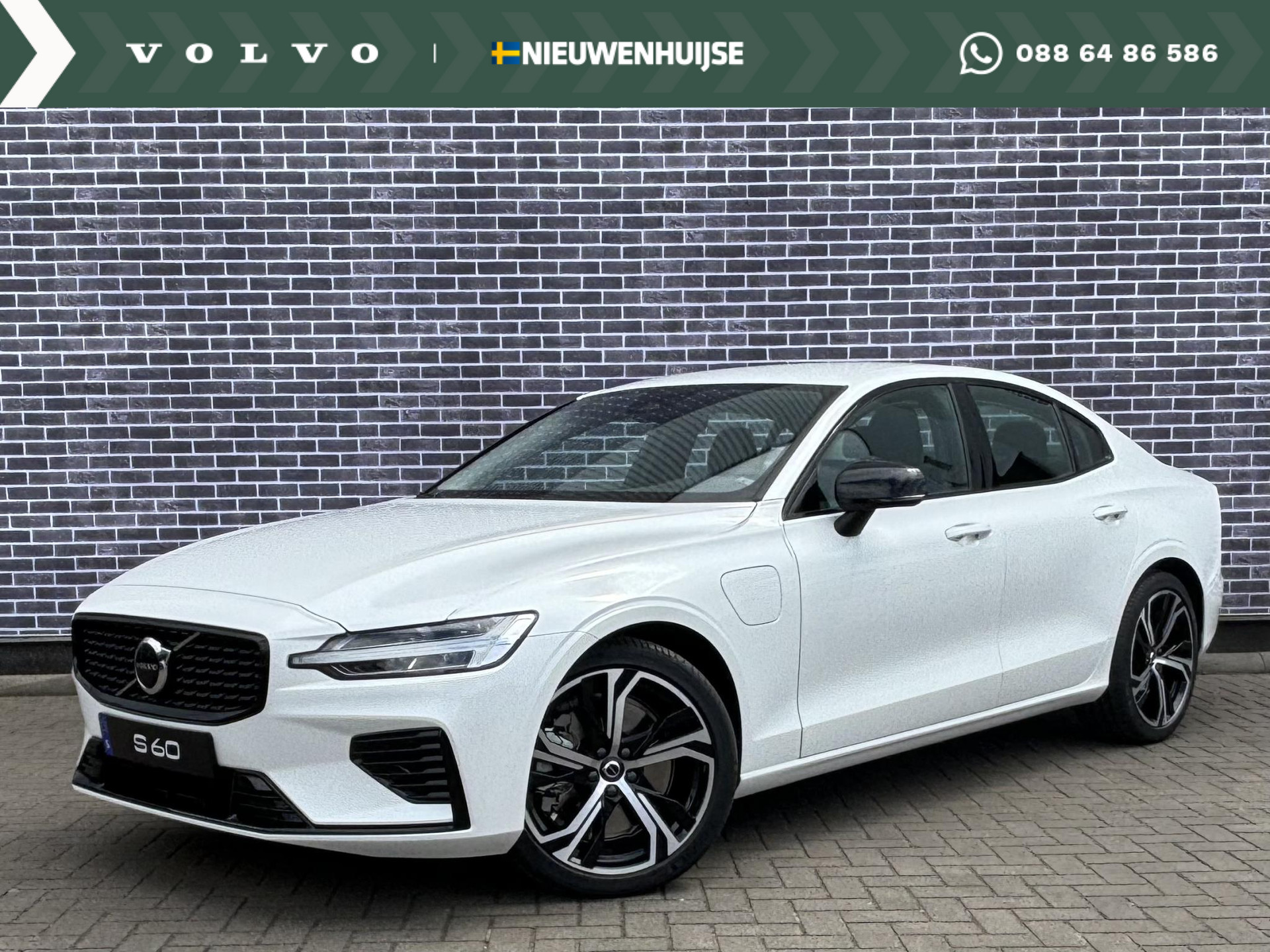 Volvo S60 Recharge T6 AWD Plus Dark Long Range - NIEUW uit voorraad, EXTRA korting! - | 19" LM velgen | Google Maps | BLIS | Adaptive Cruise