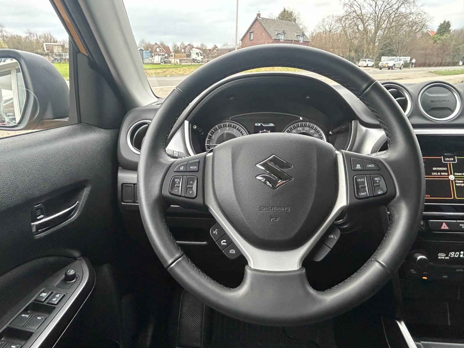 Suzuki Vitara 1.4 Boosterjet Select Smart Hybrid AUT. - 17.074KM - Navi - Camera - Nieuwstaat - 19/24