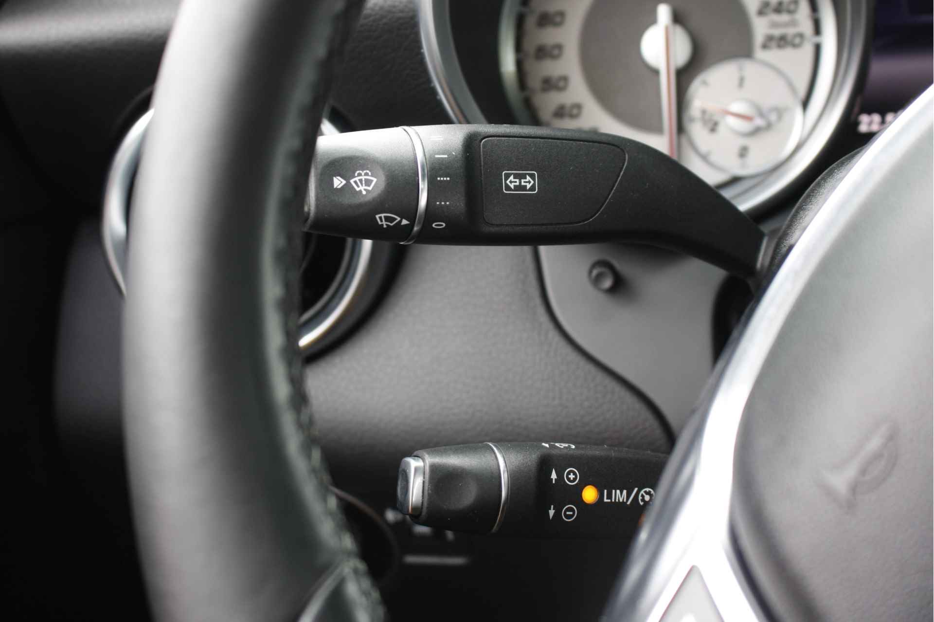 Mercedes-Benz SLK 200 | 184pk | Panoramadak | Nekverwarming | Leder | Navigatie | Cruise control | - 33/47