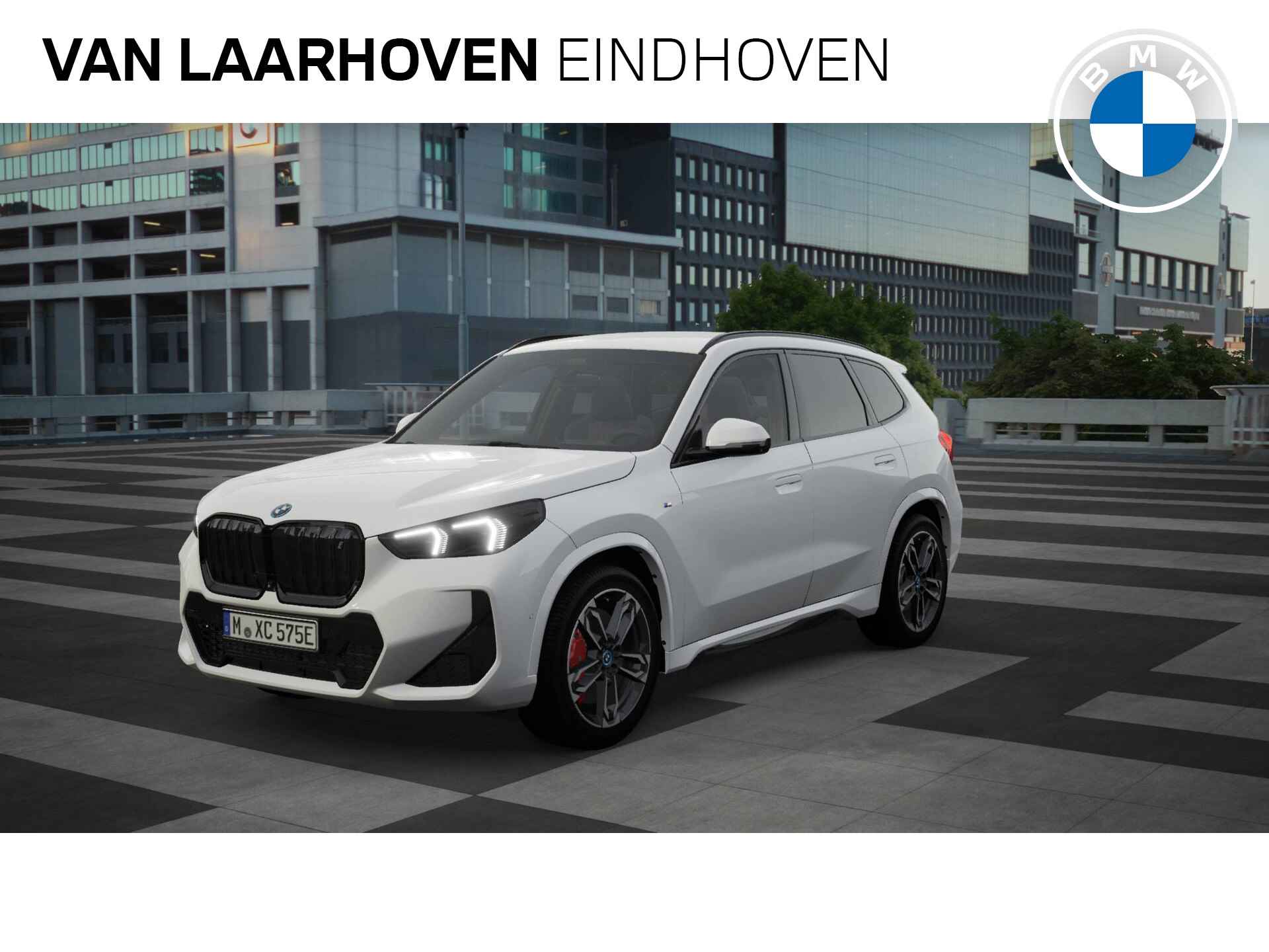 BMW iX1 xDrive30 High Executive M Sport 67 kWh / Sportstoelen / Adaptief M Onderstel / Parking Assistant Plus / Adaptieve LED / Memory Seats / Comfort Access / Harman-Kardon - 1/11