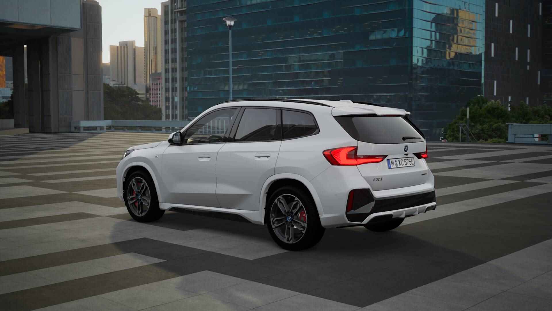 BMW iX1 xDrive30 High Executive M Sport 67 kWh / Sportstoelen / Adaptief M Onderstel / Parking Assistant Plus / Adaptieve LED / Memory Seats / Comfort Access / Harman-Kardon - 3/11