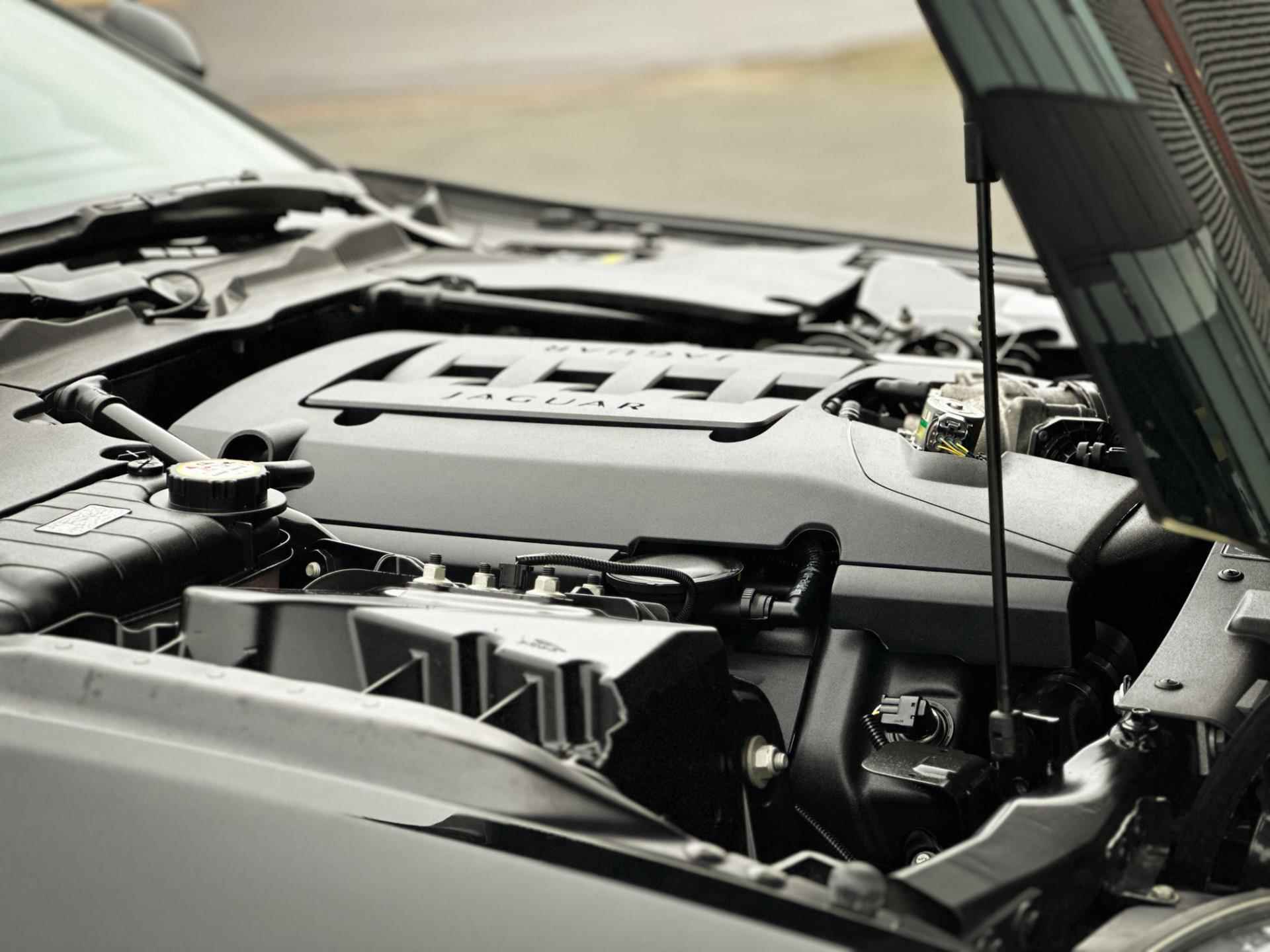 Jaguar XK 4.2 V8 Coupé | Clima | Cruise | Metalic | Navi | Alcantara hemel | Leder | Stuurwiel verw. | - 50/50