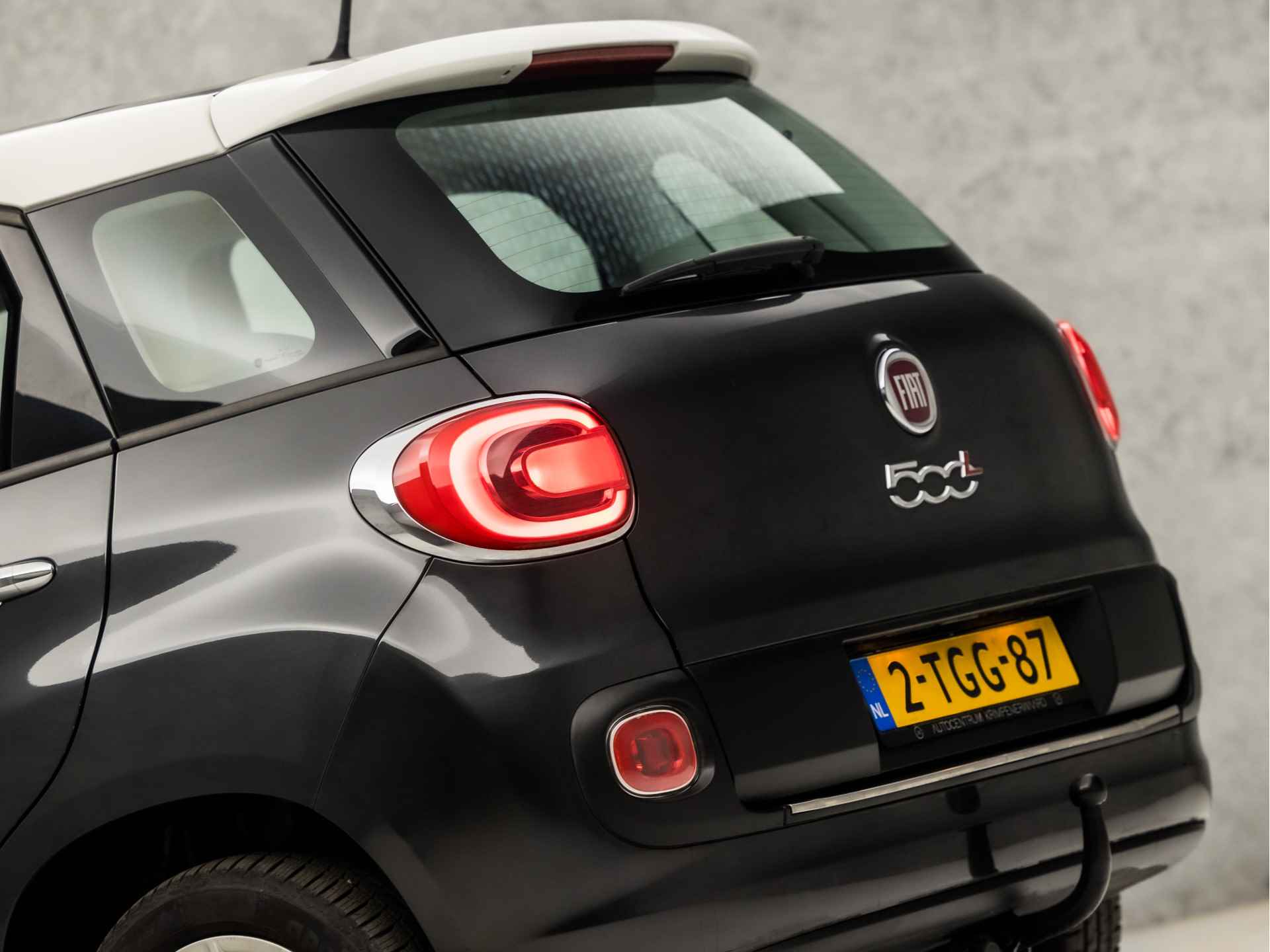 Fiat 500L 0.9 TwinAir Luxury (PANORAMADAK, NAVIGATIE, BLUETOOTH, CRUISE, CLIMATE, ELEK PAKKET, ARMSTEUN, SPORTSTOELEN, LM VELGEN, TREKHAAK, NIEUWE APK, NIEUWSTAAT) - 24/30