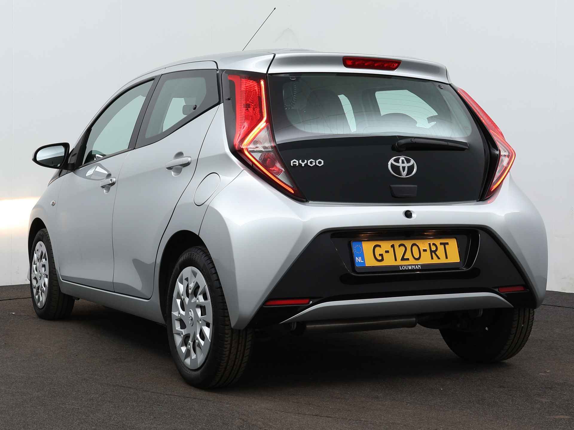 Toyota Aygo 1.0 VVT-i x-play | Achteruitrijcamera | Achterbank in delen neerklapbaar | Apple Carplay / Android Auto | - 15/37