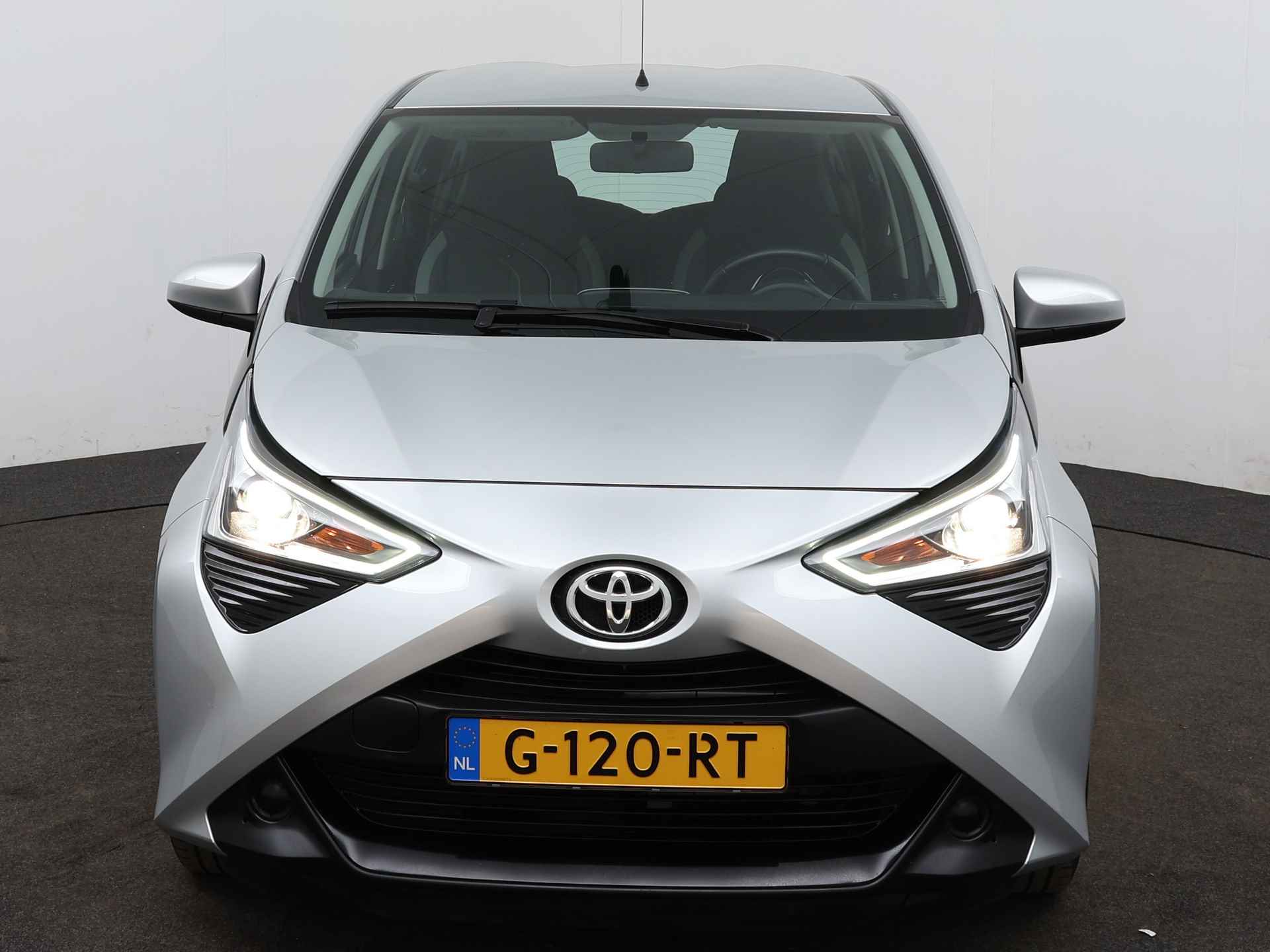 Toyota Aygo 1.0 VVT-i x-play | Achteruitrijcamera | Achterbank in delen neerklapbaar | Apple Carplay / Android Auto | - 25/37