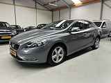 Volvo V40 1.6 T2 120PK Kinetic | Navigatie | Trekhaak | Airco | All season banden | Cruise control | NAP | Rijklaar prijs!