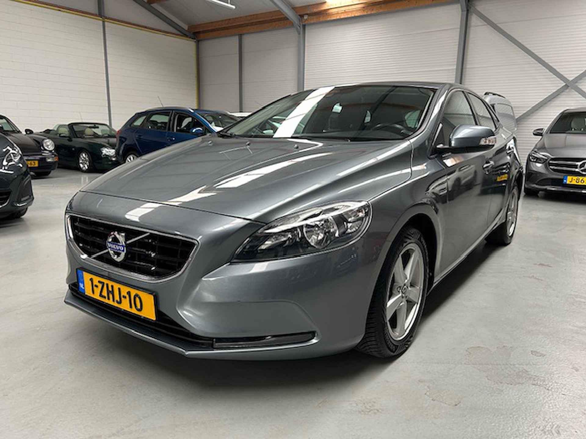 Volvo V40 1.6 T2 120PK Kinetic | Navigatie | Trekhaak | Airco | All season banden | Cruise control | NAP | Rijklaar prijs! - 3/21