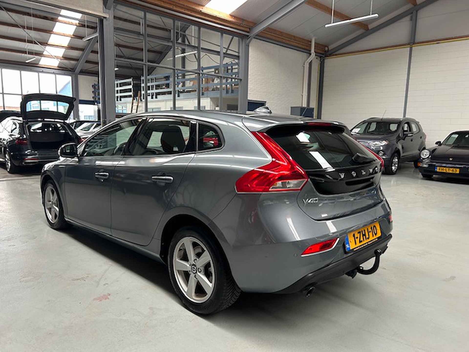 Volvo V40 1.6 T2 120PK Kinetic | Navigatie | Trekhaak | Airco | All season banden | Cruise control | NAP | Rijklaar prijs! - 6/21