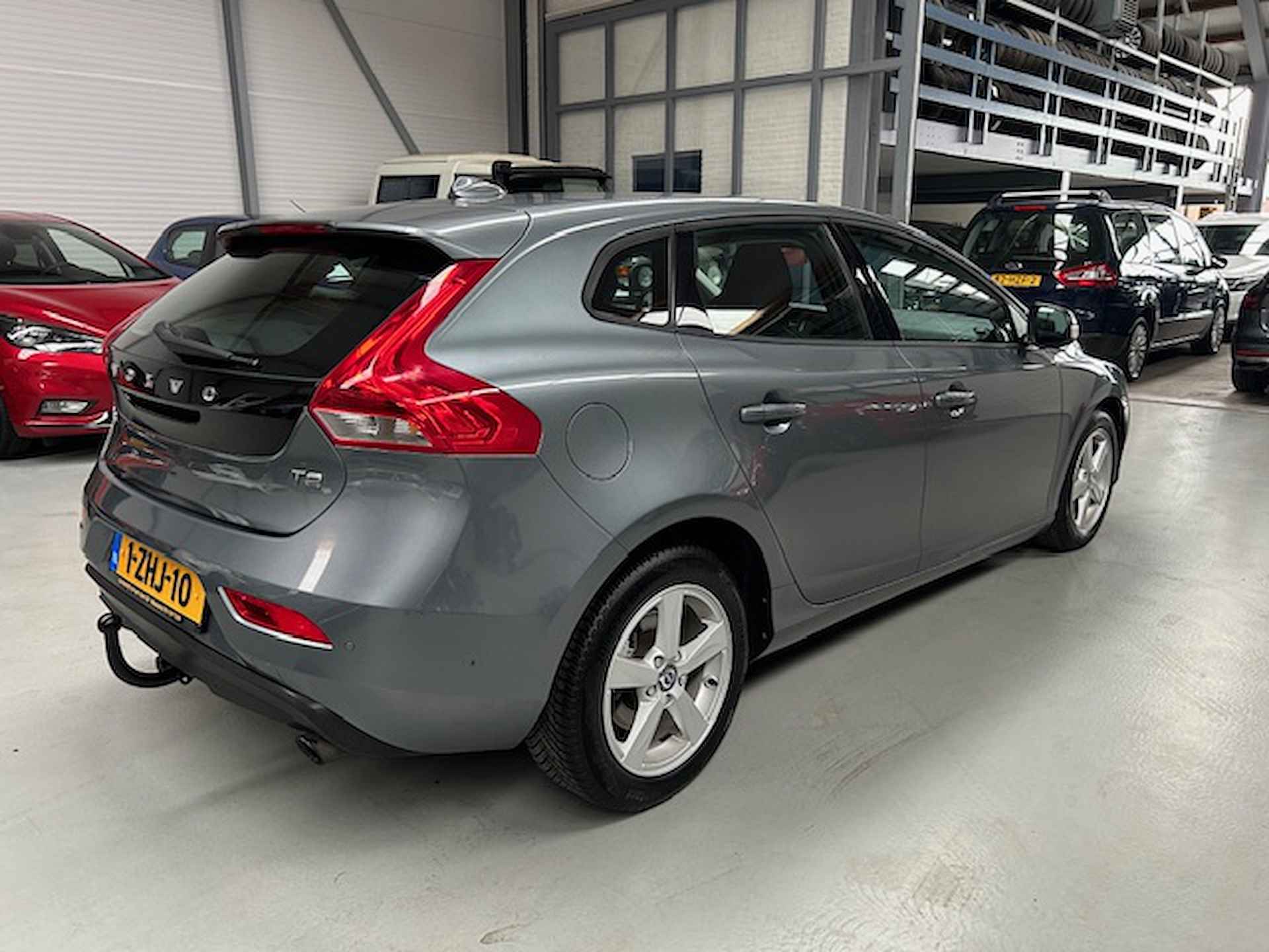 Volvo V40 1.6 T2 120PK Kinetic | Navigatie | Trekhaak | Airco | All season banden | Cruise control | NAP | Rijklaar prijs! - 8/21