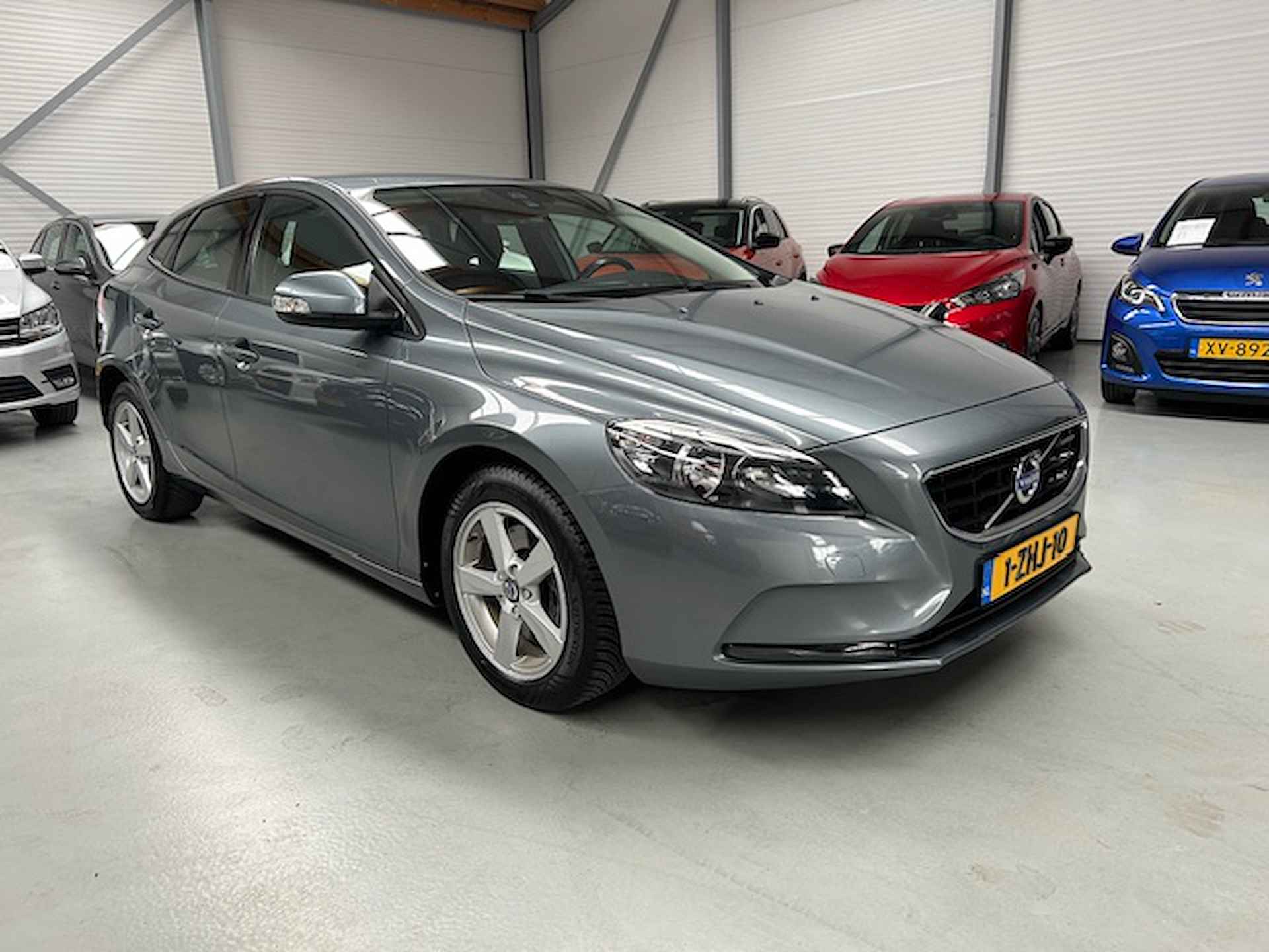 Volvo V40 1.6 T2 120PK Kinetic | Navigatie | Trekhaak | Airco | All season banden | Cruise control | NAP | Rijklaar prijs! - 9/21