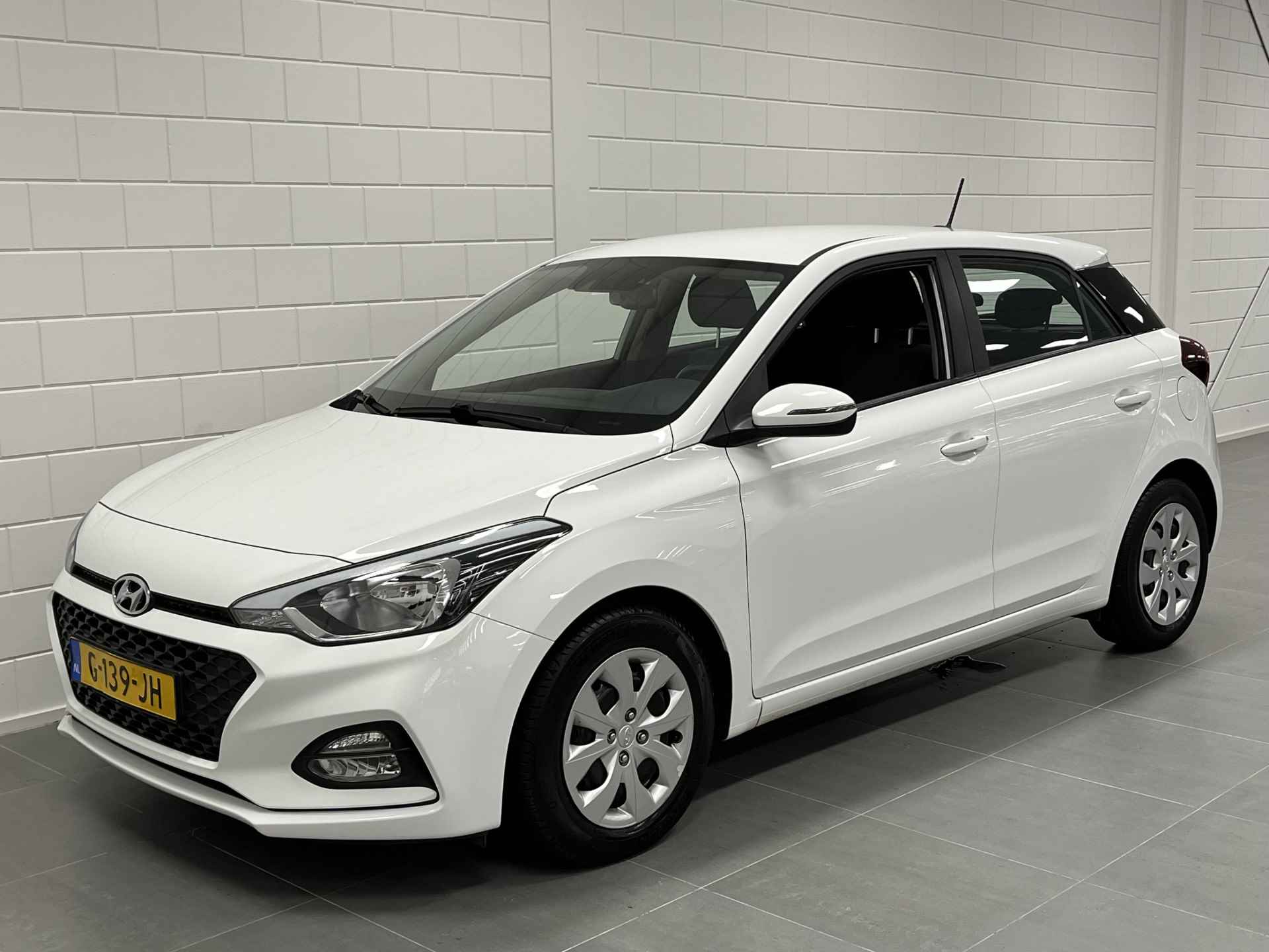 Hyundai i20 1.0 T-GDI Comfort APPLE / ANDROID NAVIGATIE | CRUISE CONTROL | PARKEERCAMERA | DEALER ONDERHOUDEN! - 4/43