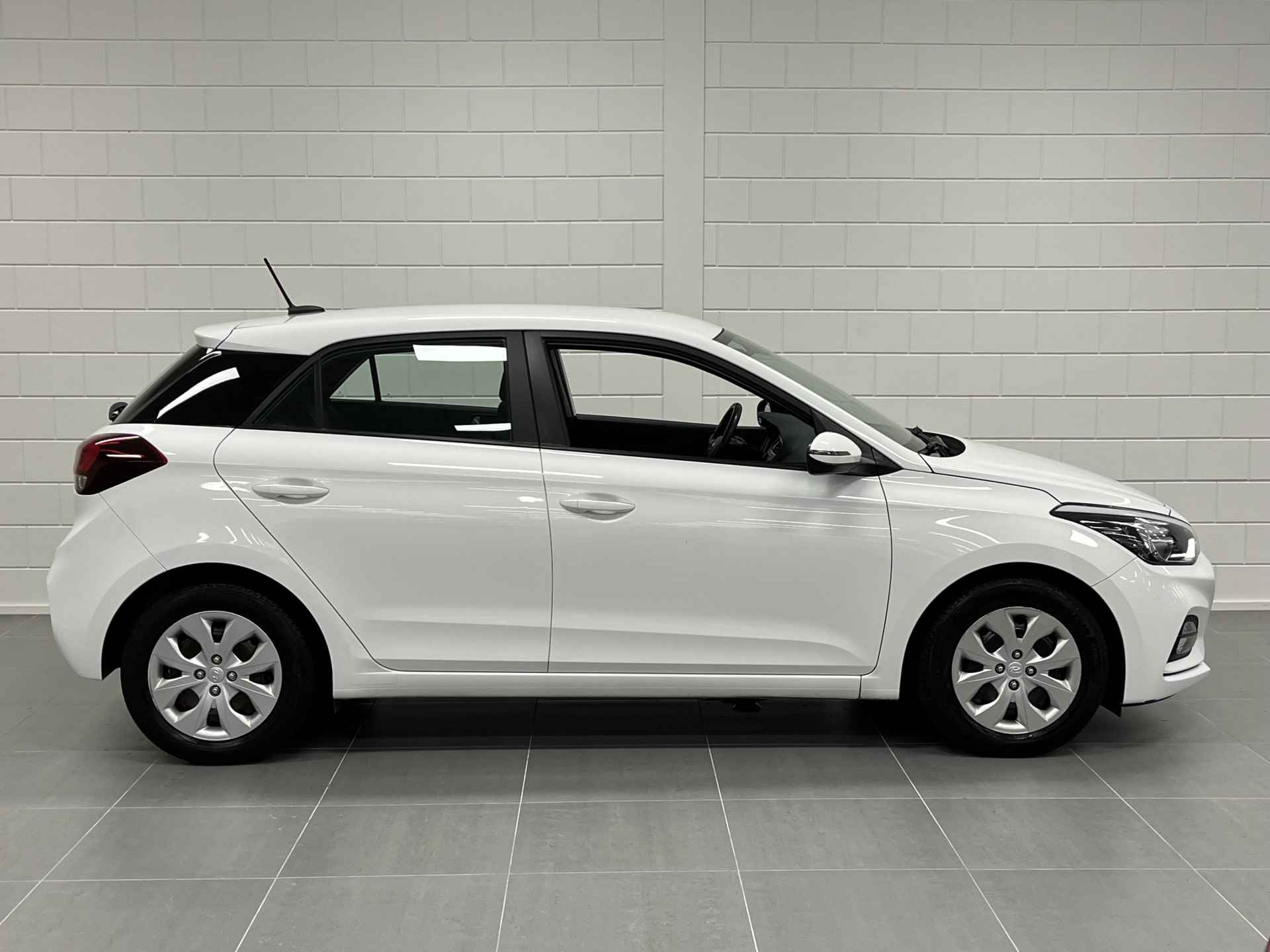 Hyundai i20 1.0 T-GDI Comfort APPLE / ANDROID NAVIGATIE | CRUISE CONTROL | PARKEERCAMERA | DEALER ONDERHOUDEN! - 8/43