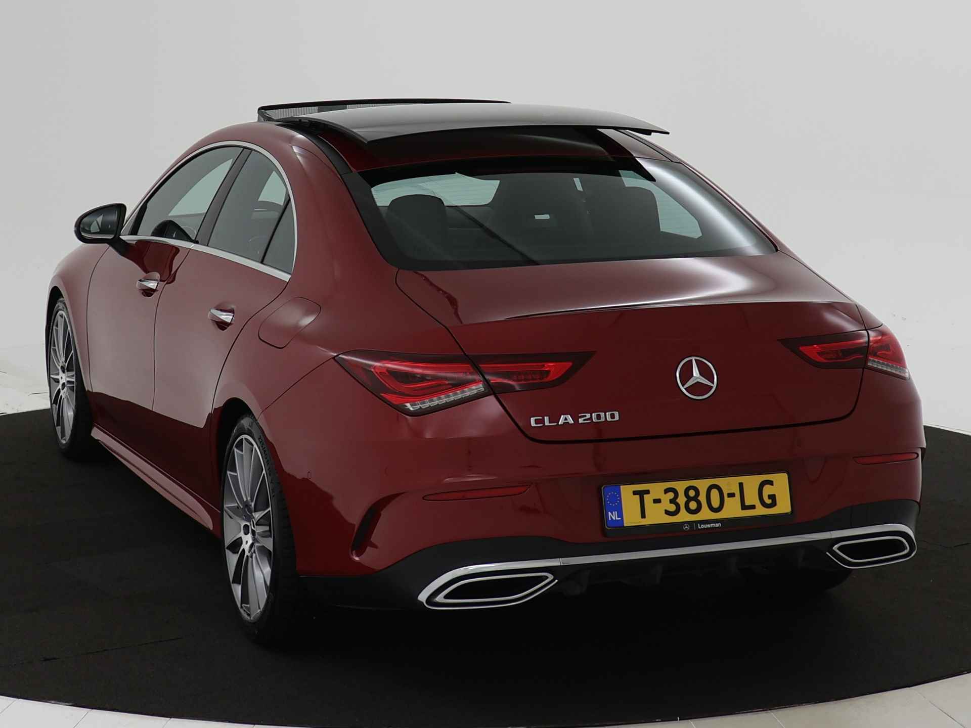 Mercedes-Benz CLA-Klasse 200 AMG Line | Panorama Schuif-Kanteldak | AMG Styling | 19 Inch AMG Velgen | Sfeerverlichting. | Inclusief 24 maanden MB Certified garantie voor Europa. - 17/44