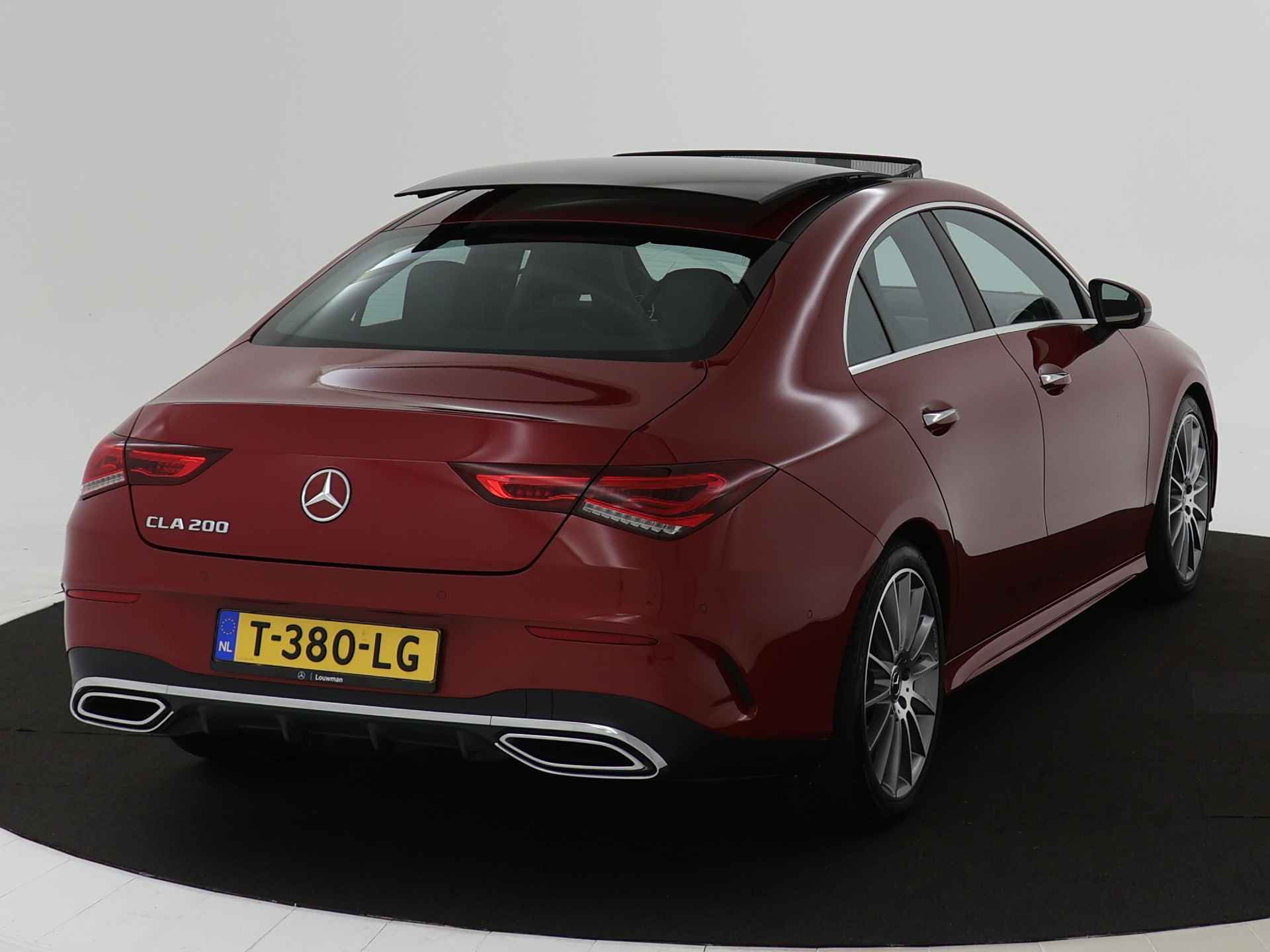 Mercedes-Benz CLA-Klasse 200 AMG Line | Panorama Schuif-Kanteldak | AMG Styling | 19 Inch AMG Velgen | Sfeerverlichting. | Inclusief 24 maanden MB Certified garantie voor Europa. - 18/44