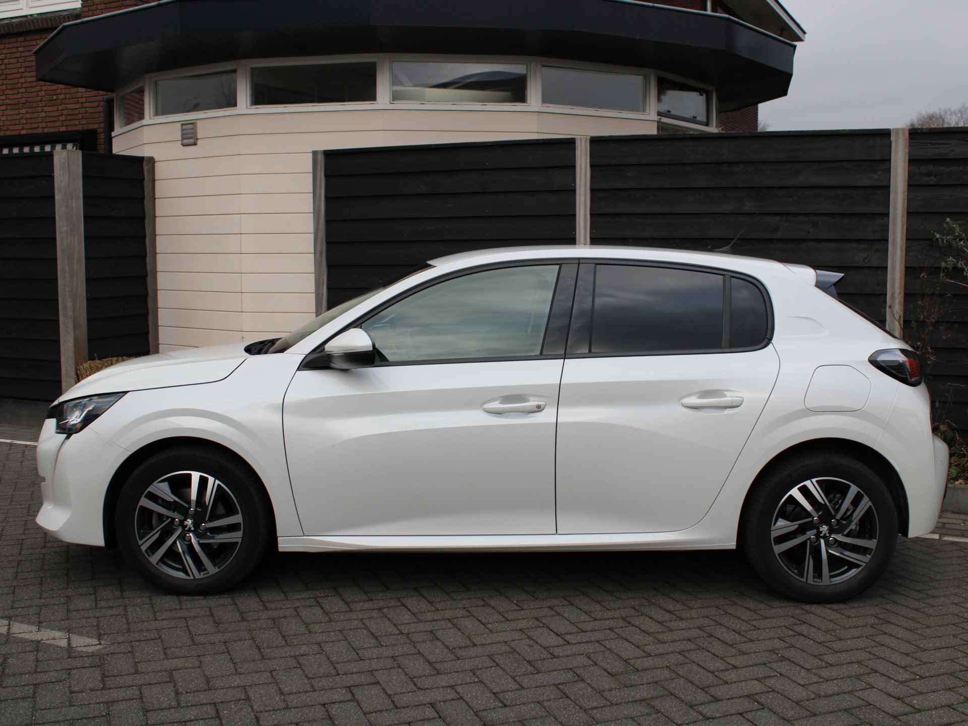 Peugeot 208 1.2 PureTech 100PK Allure Pack Navigatie, Keyless Entry, Adaptieve Cruise Control, Camera achter, Parkeerhulp achter - 7/45