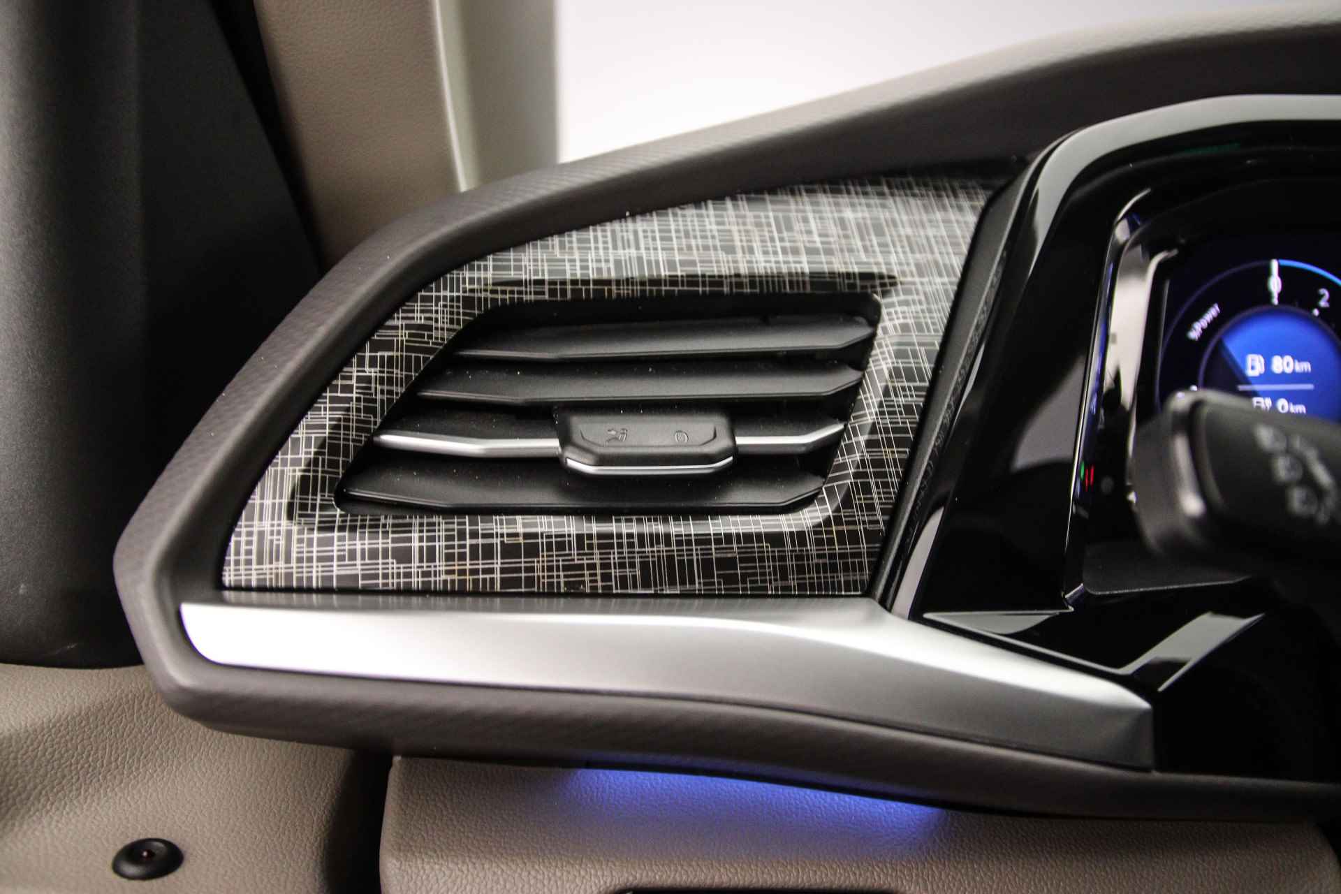 Volkswagen Multivan Energetic 1.4 Plug-in Hybride L1H1 Energetic IQ-Lights | Area View 360 camera | Panoramadak | Adaptieve Cruise Control | 20'' velgen | Verlagingsset - 19/48