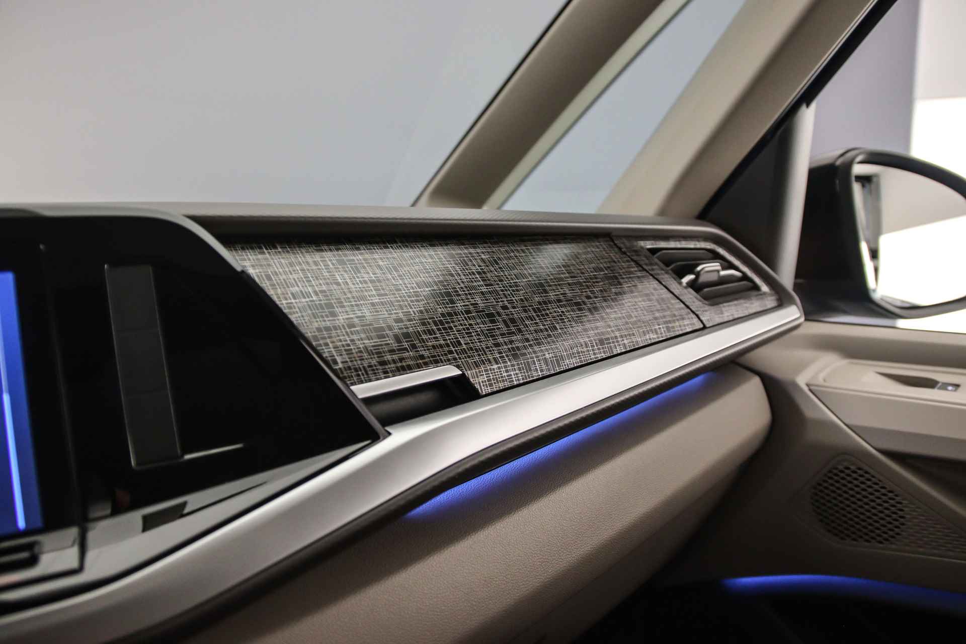 Volkswagen Multivan Energetic 1.4 Plug-in Hybride L1H1 Energetic IQ-Lights | Area View 360 camera | Panoramadak | Adaptieve Cruise Control | 20'' velgen | Verlagingsset - 28/48