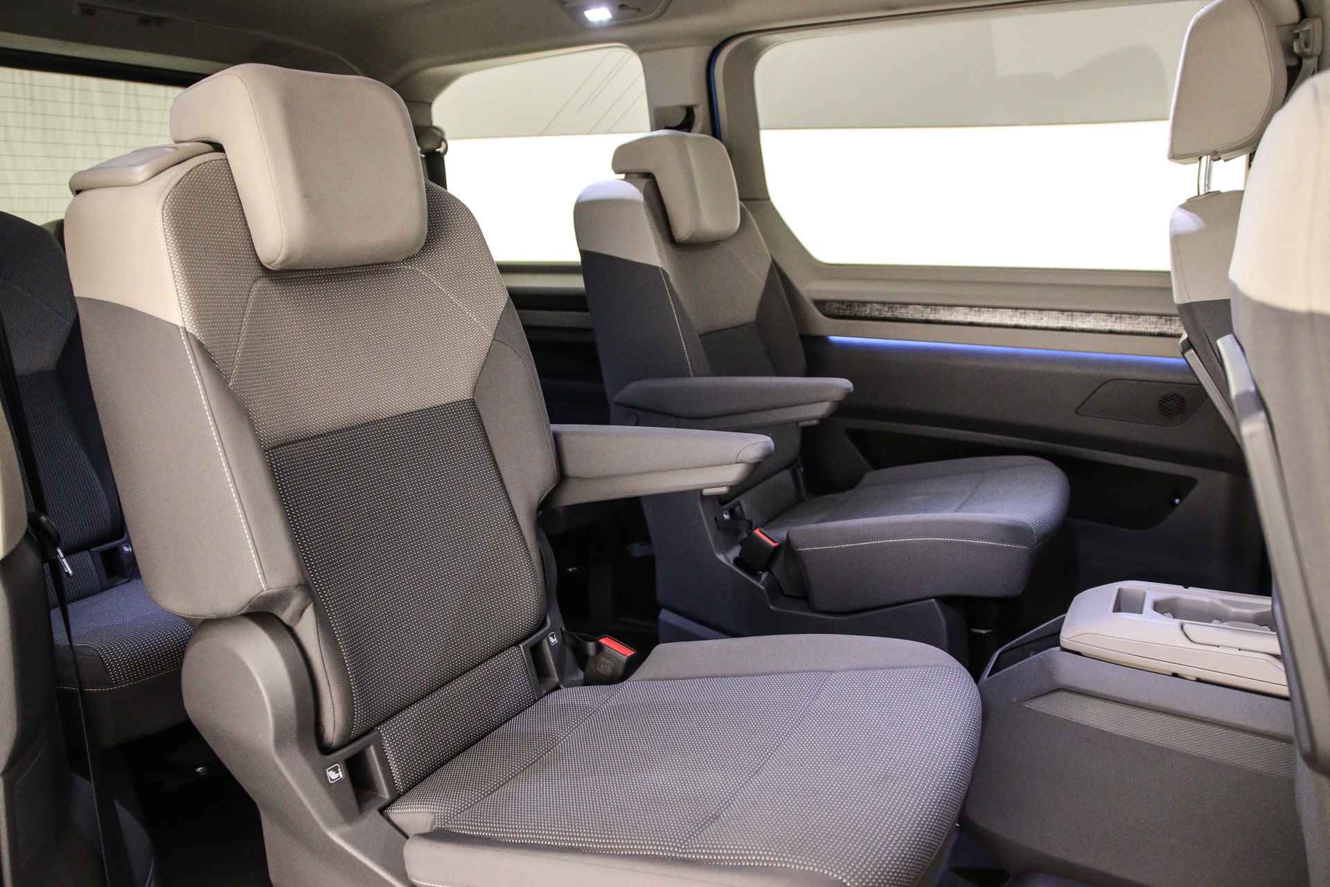 Volkswagen Multivan Energetic 1.4 Plug-in Hybride L1H1 Energetic IQ-Lights | Area View 360 camera | Panoramadak | Adaptieve Cruise Control | 20'' velgen | Verlagingsset - 39/48