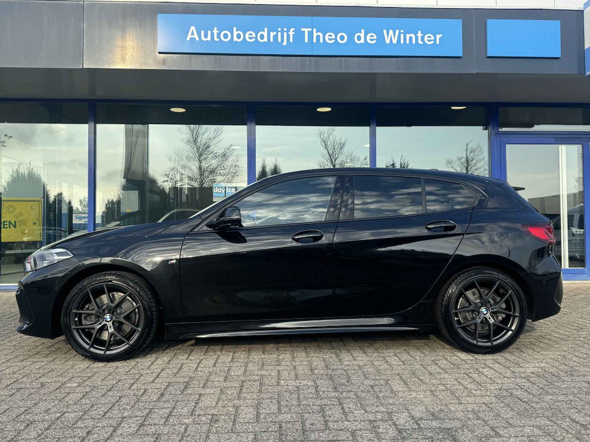 Bmw 1-serie 120i High Executive| M-Sport, LMV 18", Keyless, Live cockpit - 2/28