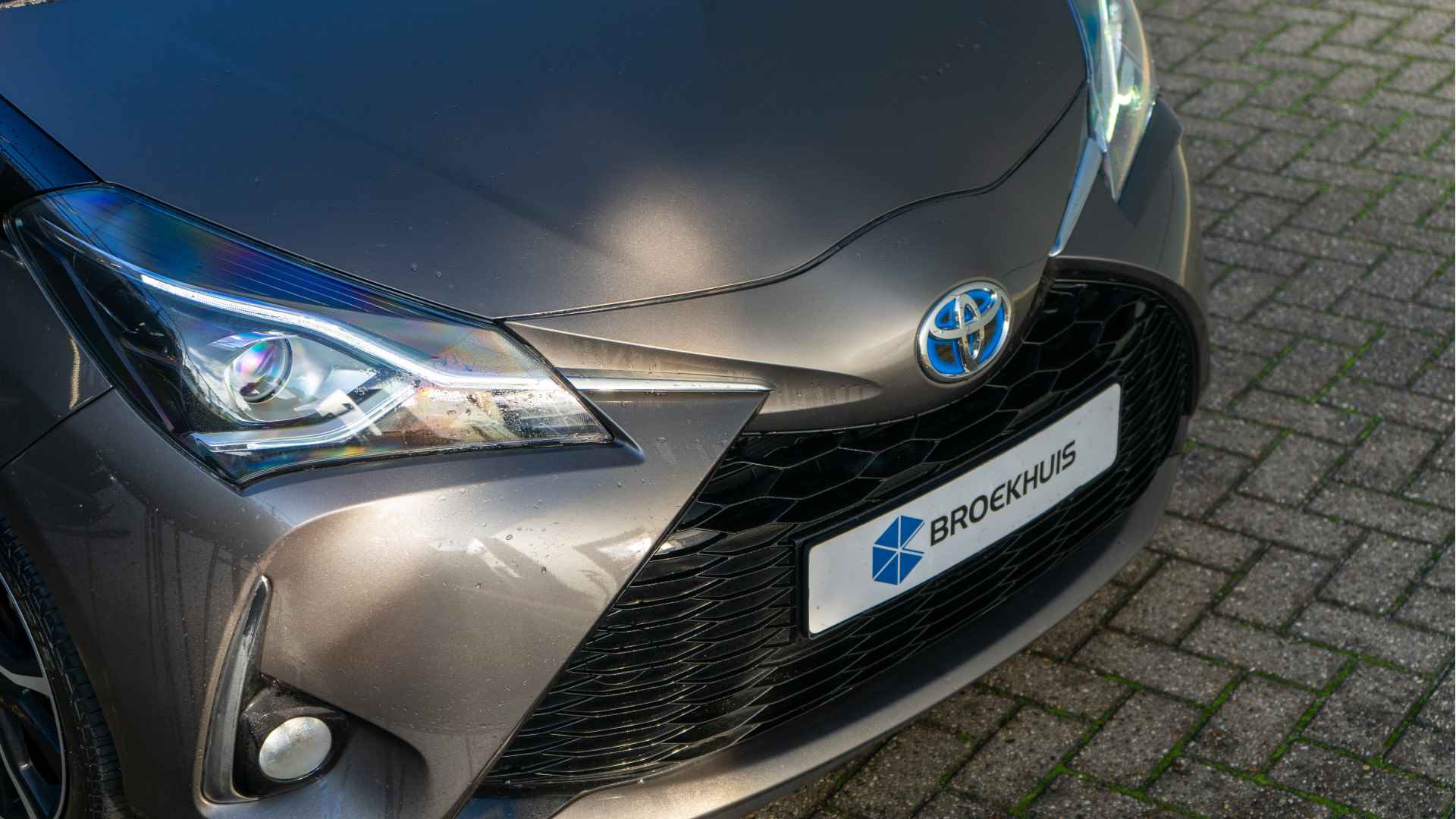 Toyota Yaris 1.5 Hybrid Bi-Tone Plus | Achteruitrijcamera, Cruise controle, Climate controle, Keyless start, Lichtmetalenvelgen - 11/25