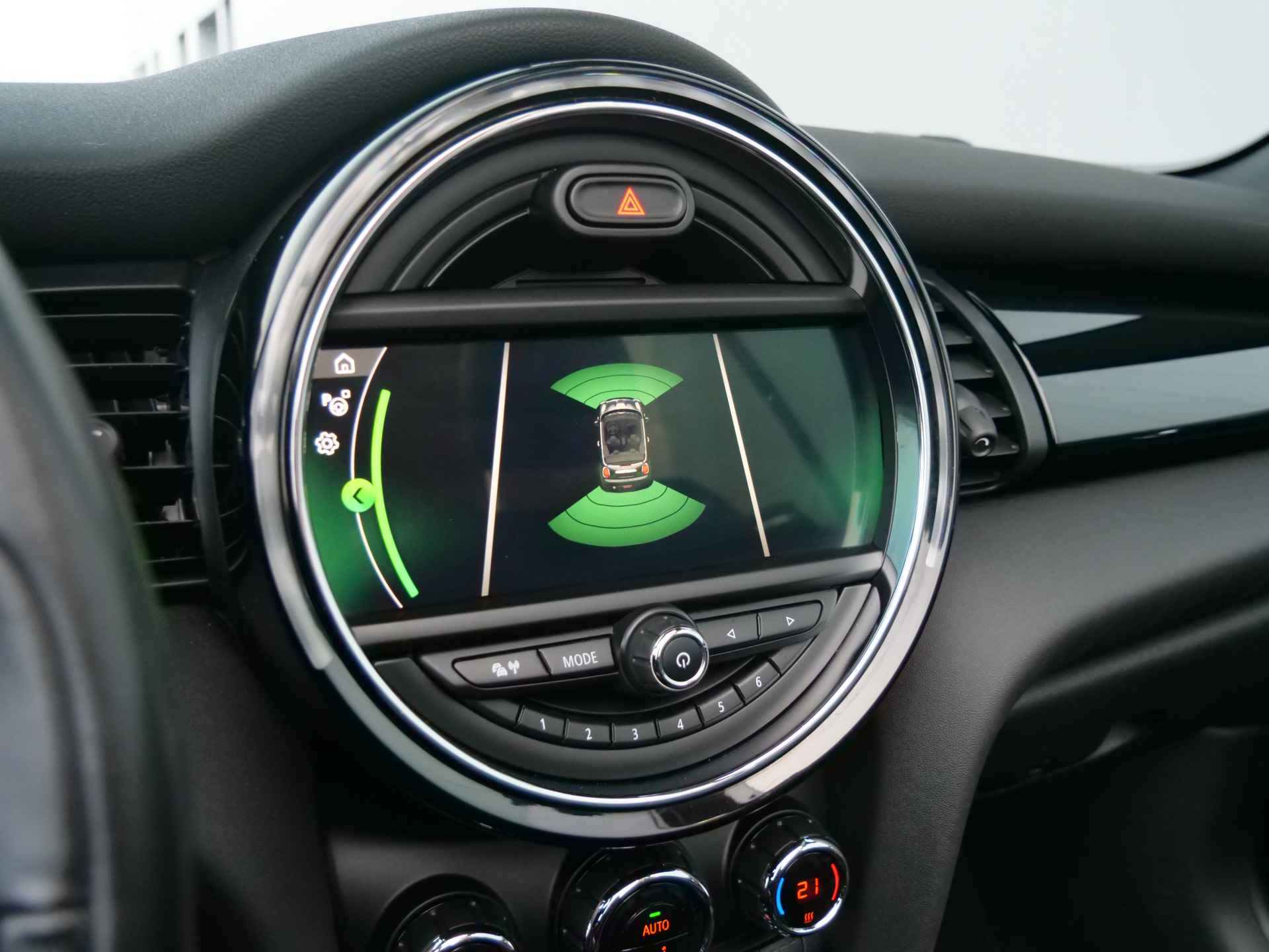 MINI Cabrio 1.5 Cooper Chili 136 Pk Automaat Navigatie / DAB / Apple Carplay / Parkeersensoren - 6/39