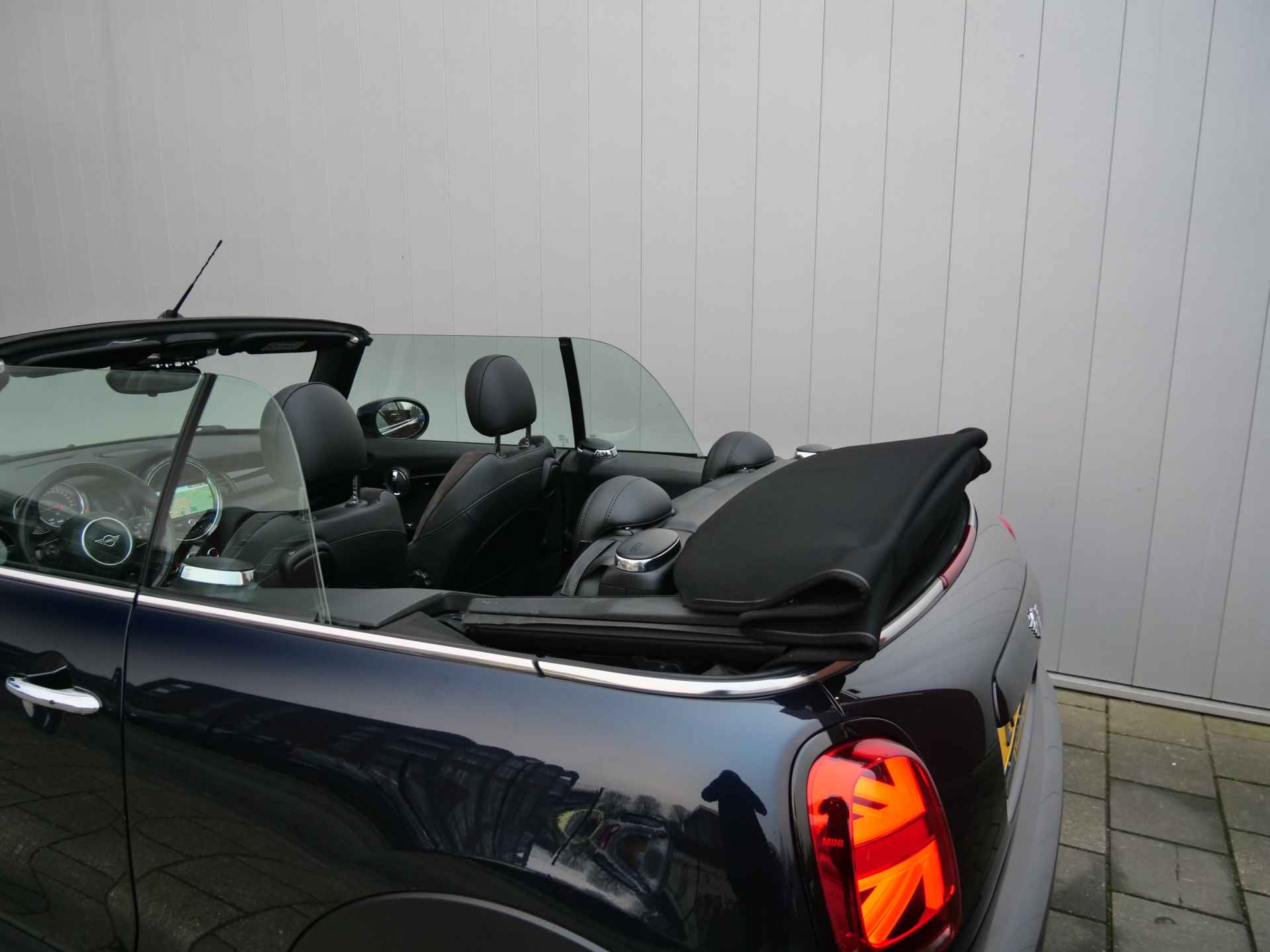 MINI Cabrio 1.5 Cooper Chili 136 Pk Automaat Navigatie / DAB / Apple Carplay / Parkeersensoren - 12/39