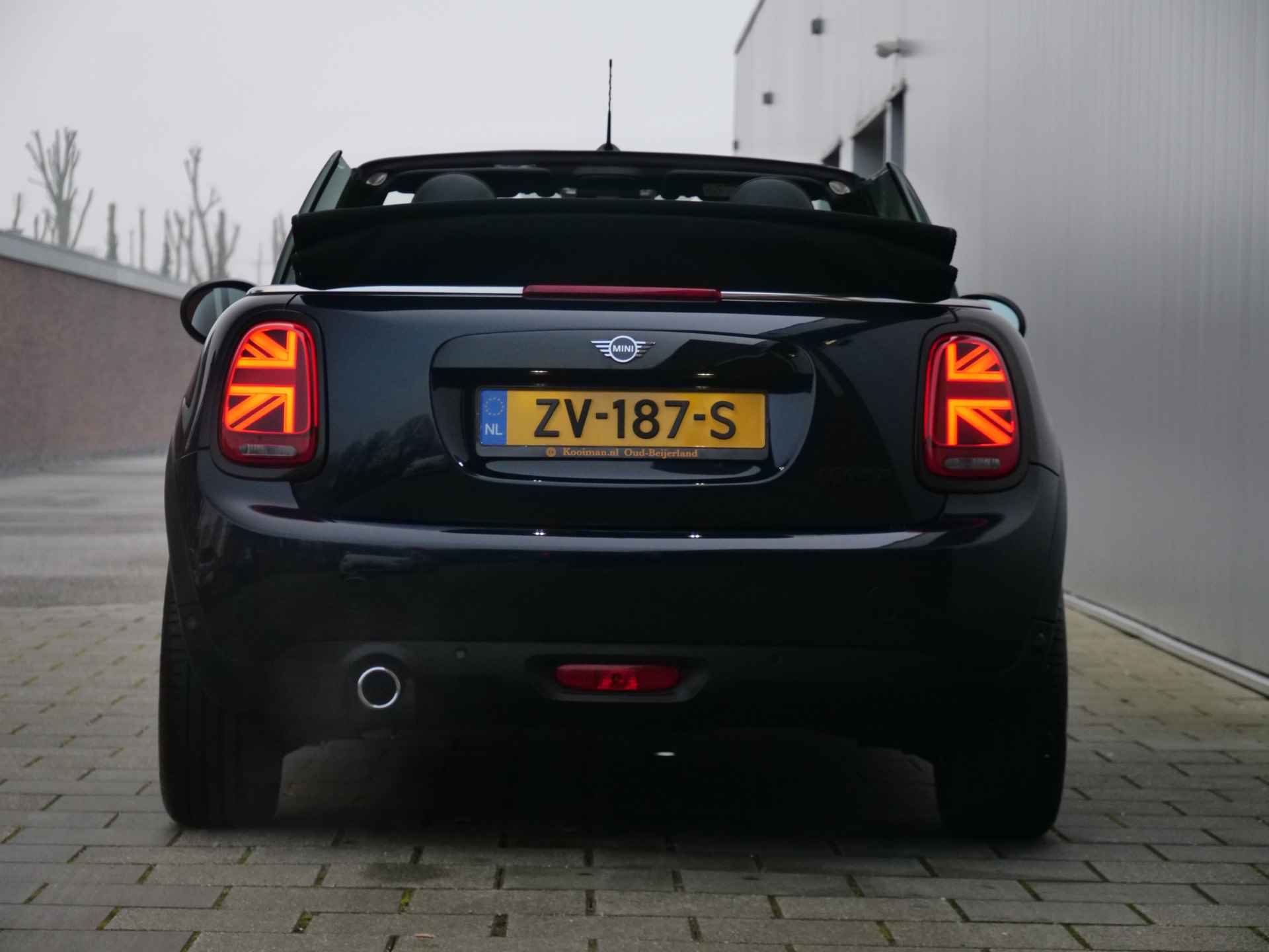 MINI Cabrio 1.5 Cooper Chili 136 Pk Automaat Navigatie / DAB / Apple Carplay / Parkeersensoren - 13/39