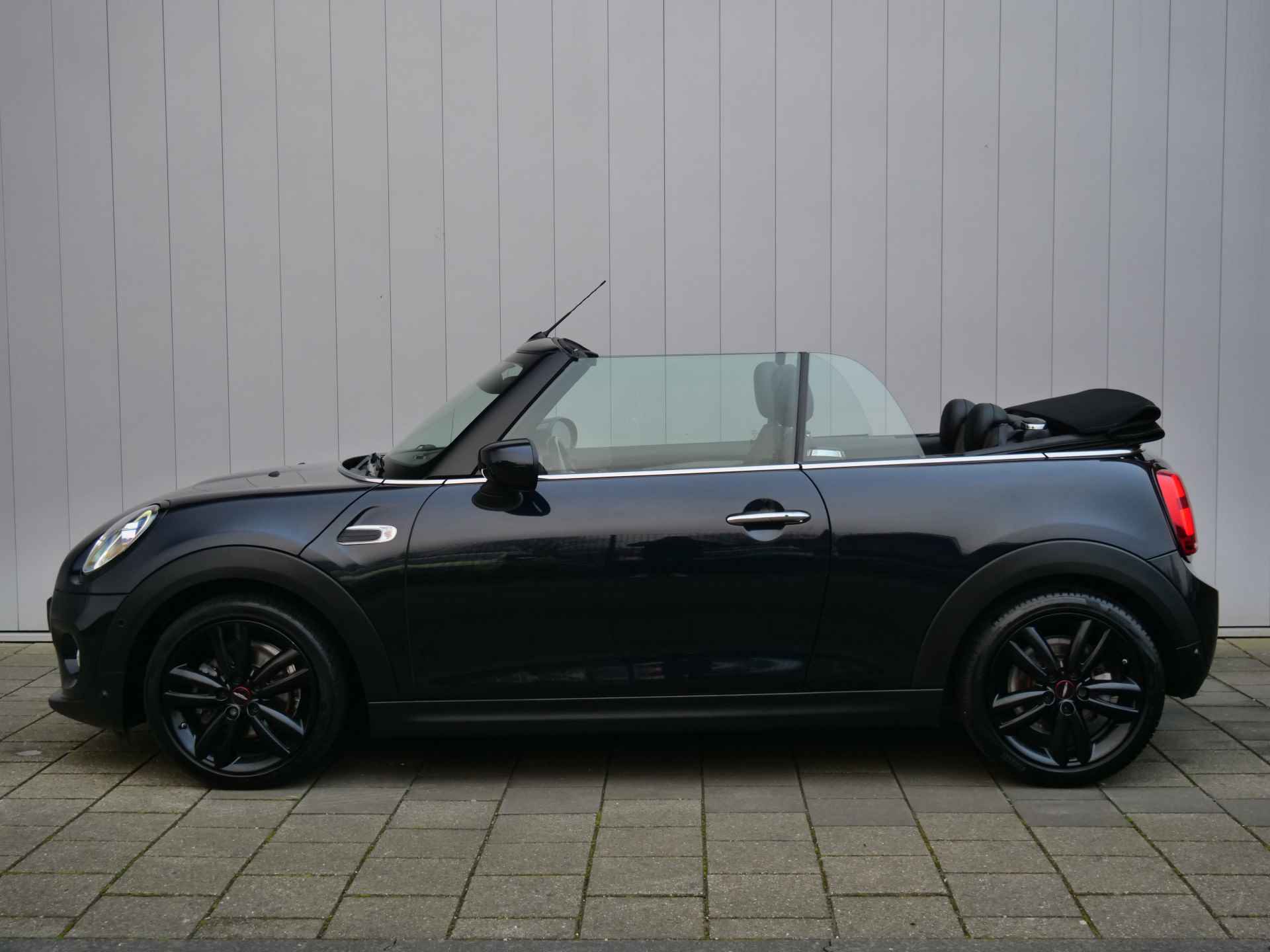 MINI Cabrio 1.5 Cooper Chili 136 Pk Automaat Navigatie / DAB / Apple Carplay / Parkeersensoren - 18/39