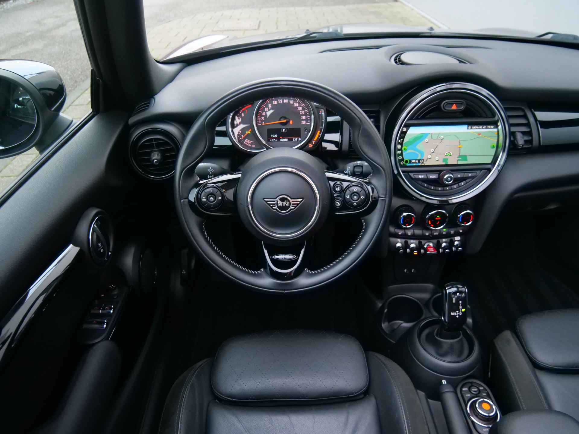 MINI Cabrio 1.5 Cooper Chili 136 Pk Automaat Navigatie / DAB / Apple Carplay / Parkeersensoren - 22/39