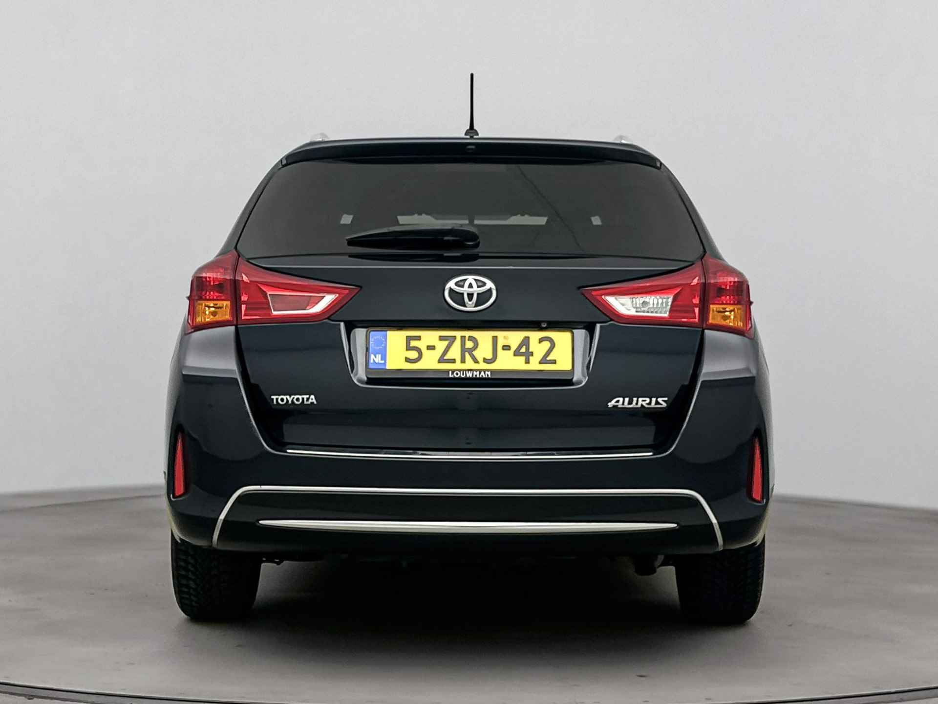 Toyota Auris Touring Sports 1.3 Trend | Verwarmde voorstoelen | Climate Control | 6 Versnellingen | * - 16/39