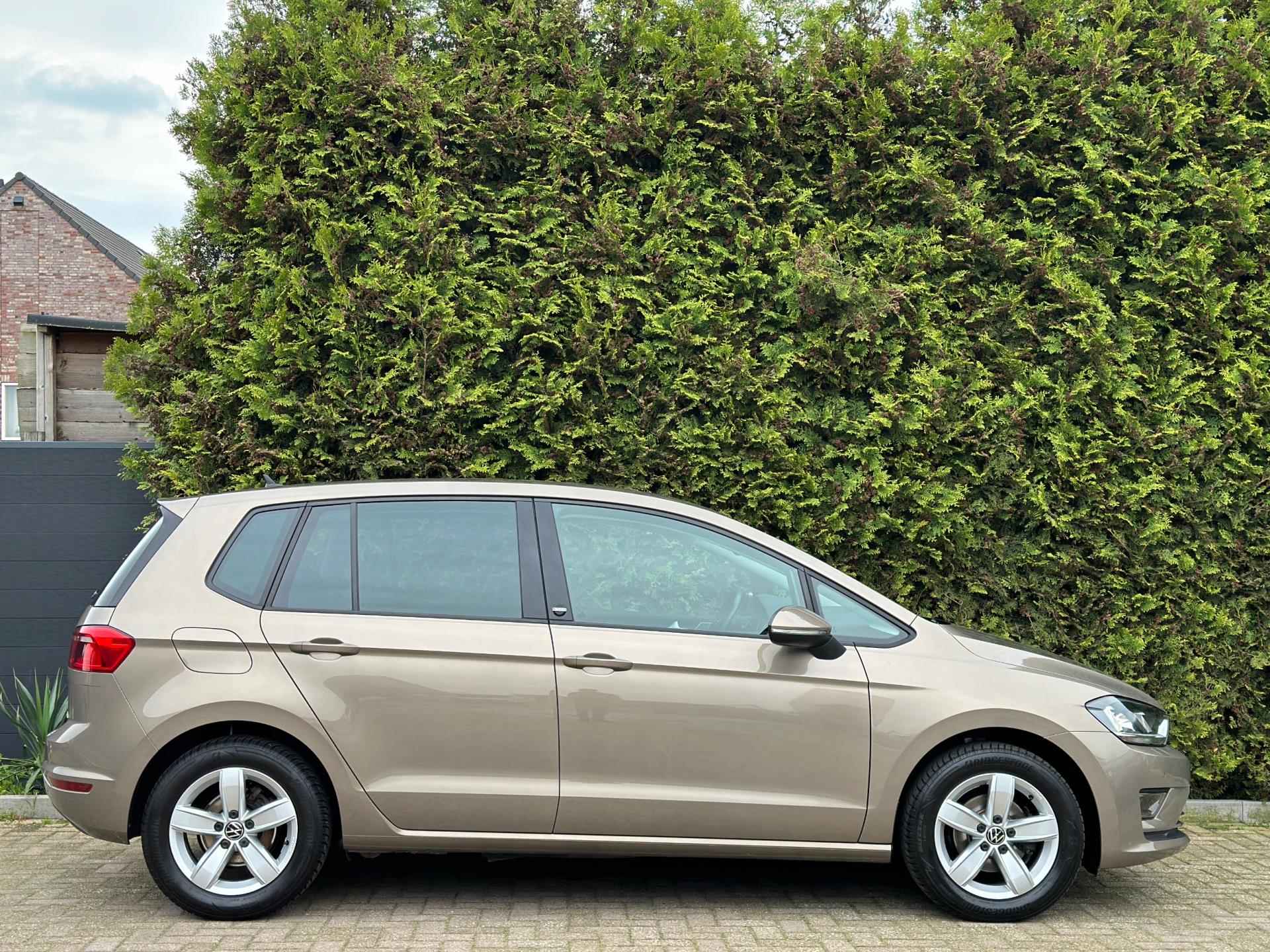 Volkswagen Golf Sportsvan 1.2 TSI Highline CarPlay Sound Edition - 8/27