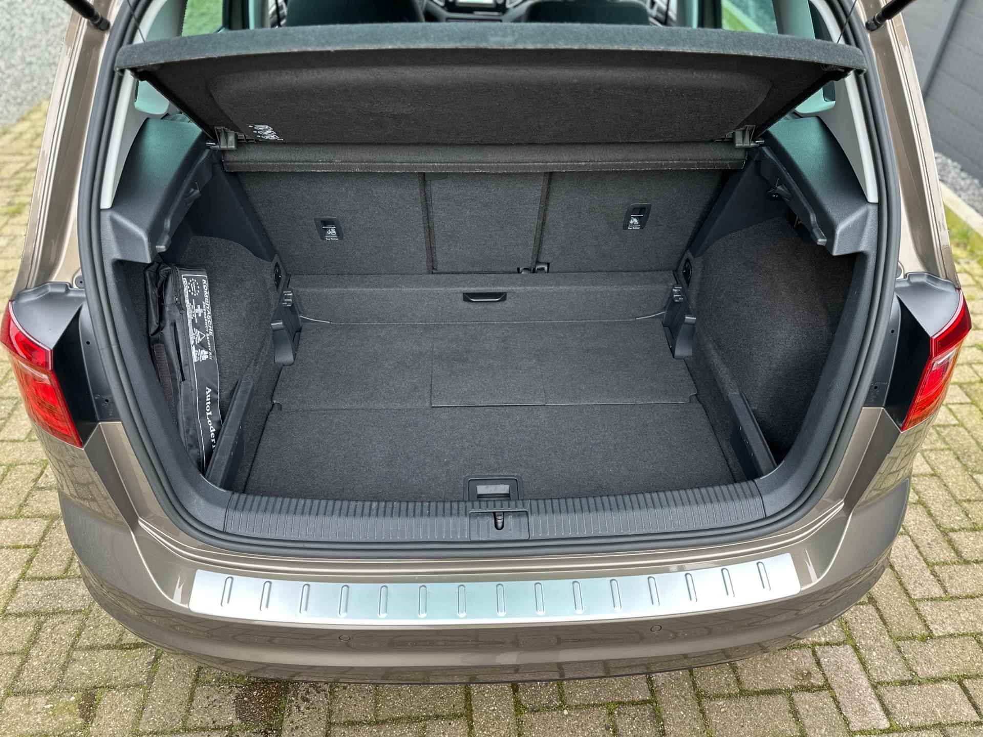 Volkswagen Golf Sportsvan 1.2 TSI Highline CarPlay Sound Edition - 24/27