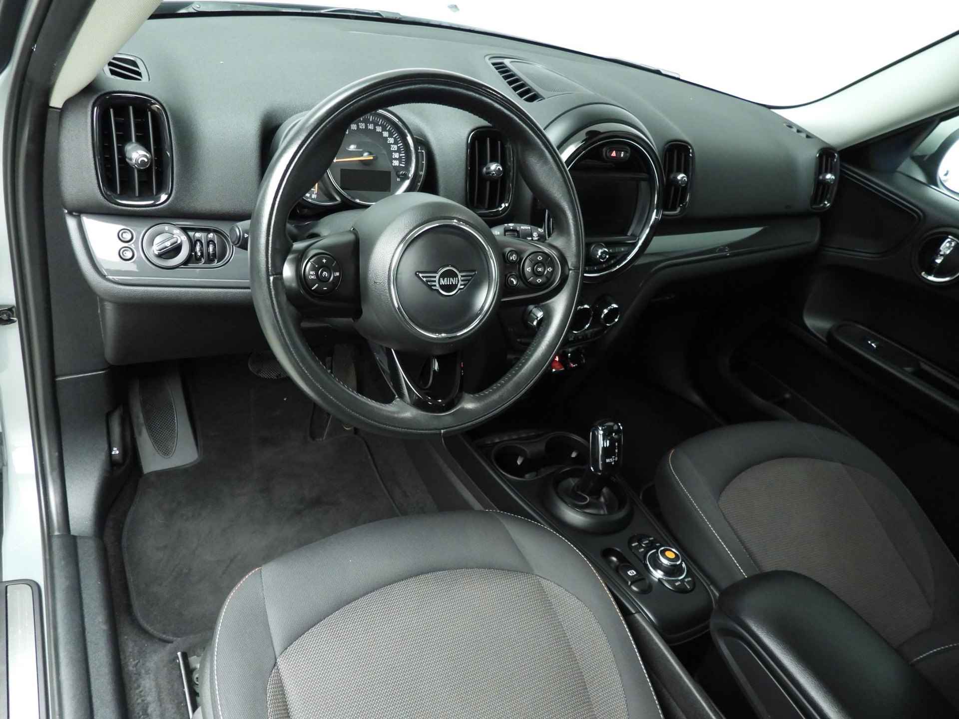 Mini Countryman One Automaat / Navigatie / Cruise / Climate / Apple Carplay / Alu wielen - 7/40