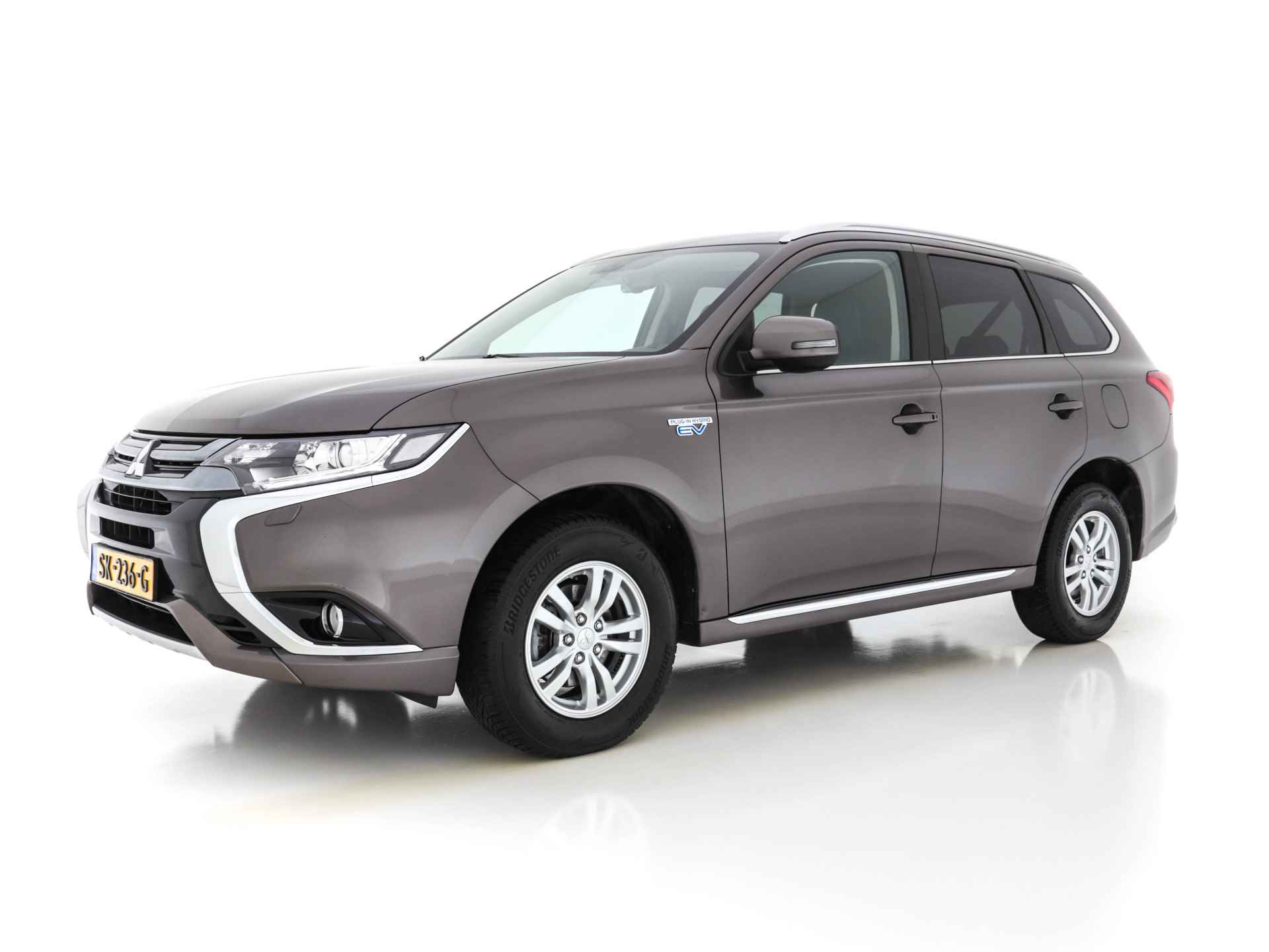 Mitsubishi Outlander 2.0 PHEV Pure AWD (INCL-BTW)  *MICRO-LEDER | NAVI-FULLMAP | KEYLESS | DAB | CAMERA | ECC | PDC | CRUISE | APP.CONNECT* - 3/31