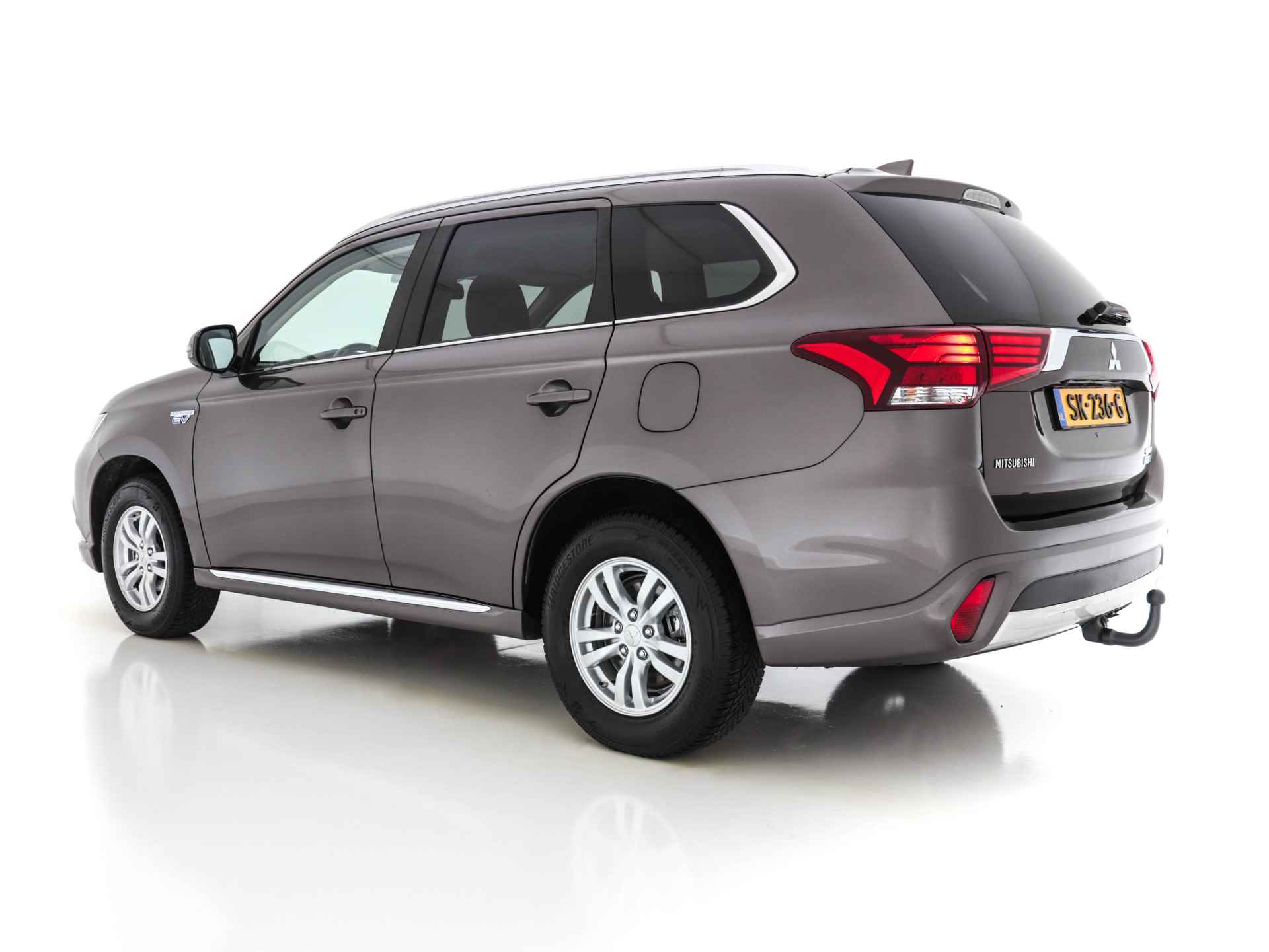 Mitsubishi Outlander 2.0 PHEV Pure AWD (INCL-BTW)  *MICRO-LEDER | NAVI-FULLMAP | KEYLESS | DAB | CAMERA | ECC | PDC | CRUISE | APP.CONNECT* - 4/31