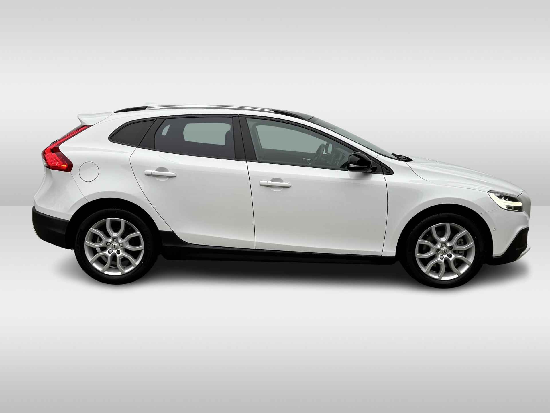 Volvo V40 Cross Country 1.5 T3 Automaat Polar+ Luxury Panoramadak | Camera | Standkachel - 4/25