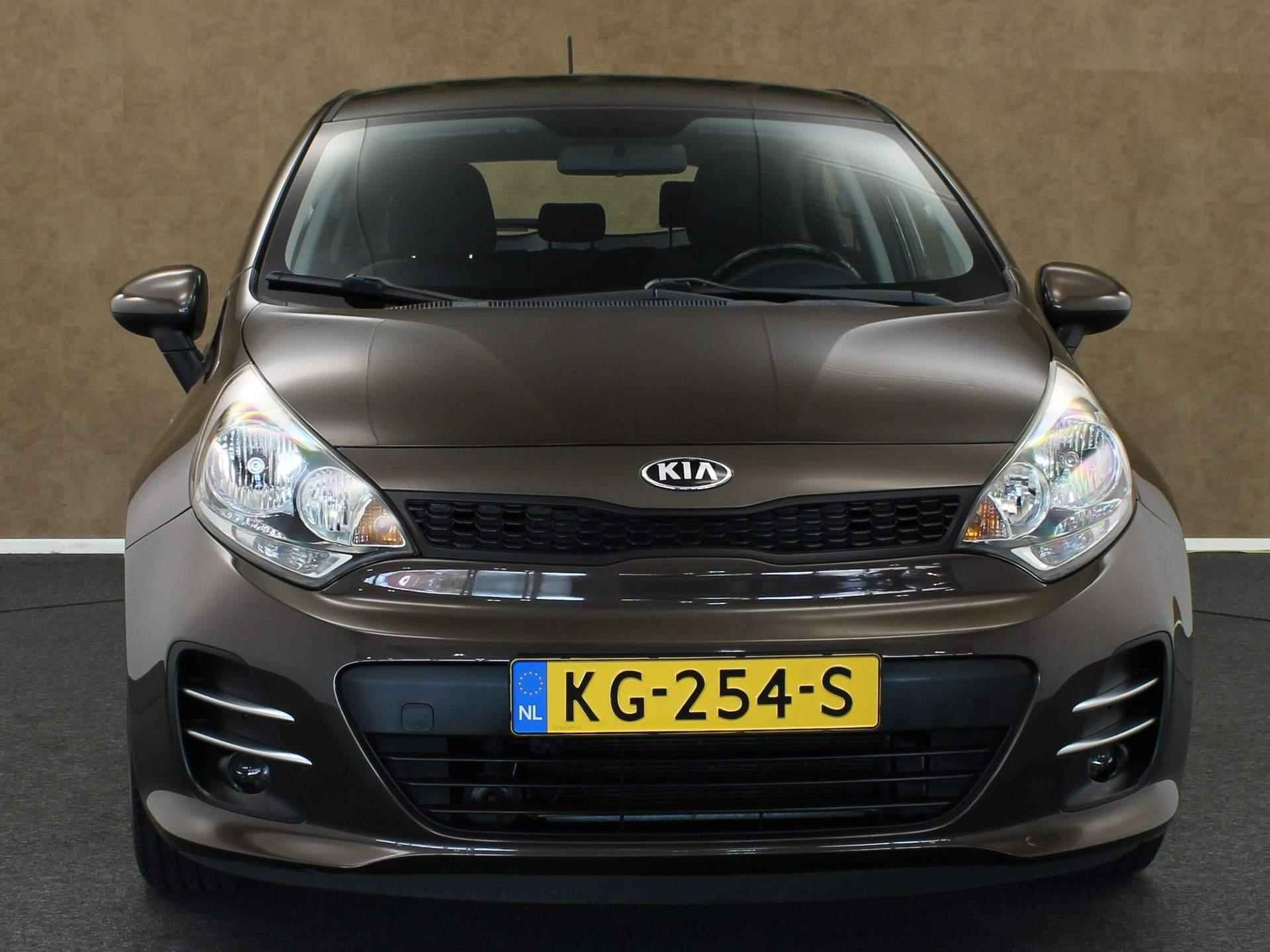 Kia Rio 1.2 CVVT ComfortPlusLine Navigator - ORIGINEEL NEDERLANDSE AUTO - AFNEEMBARE TREKHAAK - TREKGEWICHT 900 KG - CRUISE CONTROL - NAVIGATIESYSTEEM FULL-MAP - ACHTERRUITRIJCAMERA - BLUETOOTH TELEFOONVOORBEREIDING - LEDEREN STUURWIEL EN VERSNELLINGSPOOK - 8/36