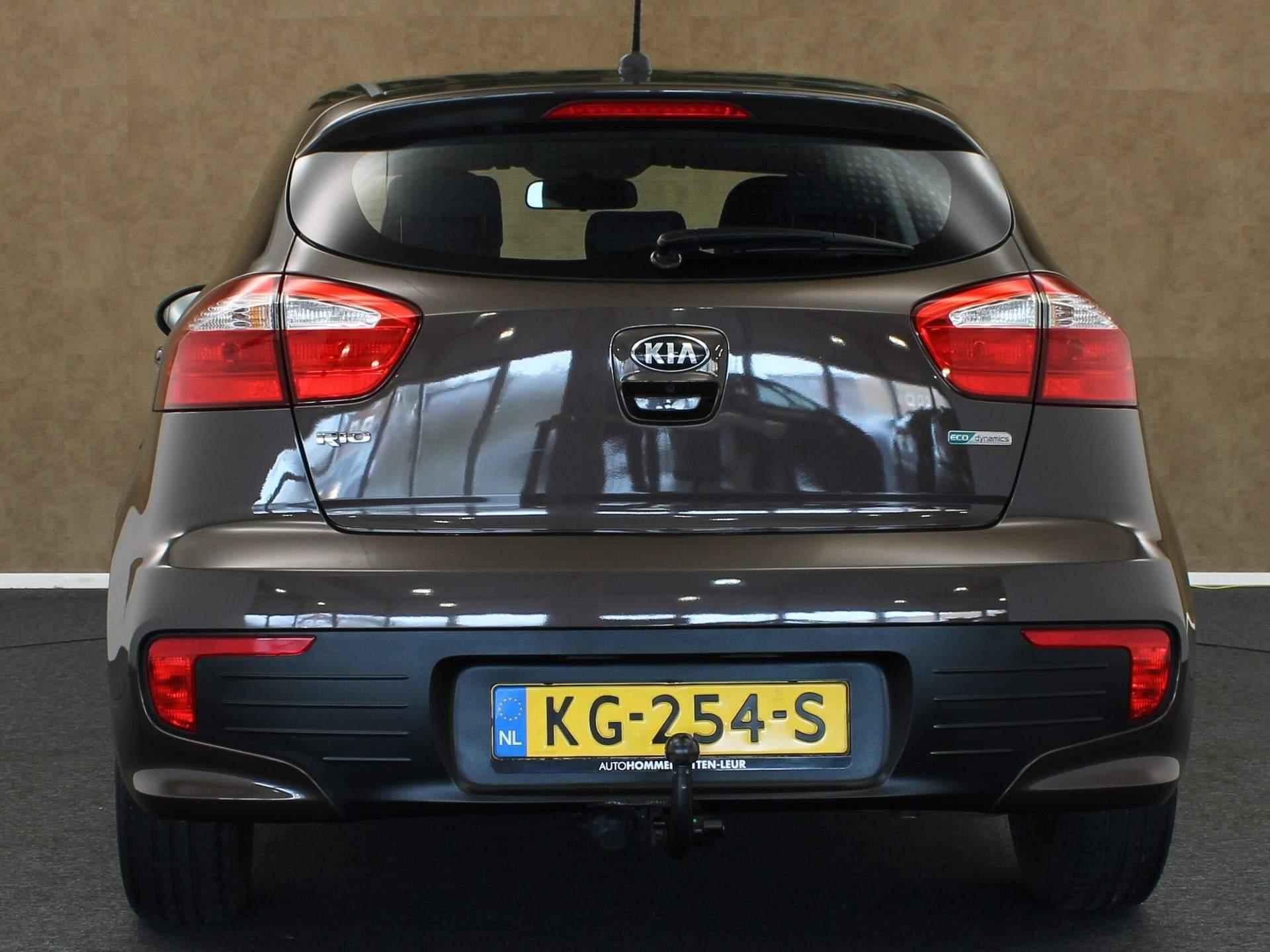 Kia Rio 1.2 CVVT ComfortPlusLine Navigator - ORIGINEEL NEDERLANDSE AUTO - AFNEEMBARE TREKHAAK - TREKGEWICHT 900 KG - CRUISE CONTROL - NAVIGATIESYSTEEM FULL-MAP - ACHTERRUITRIJCAMERA - BLUETOOTH TELEFOONVOORBEREIDING - LEDEREN STUURWIEL EN VERSNELLINGSPOOK - 9/36