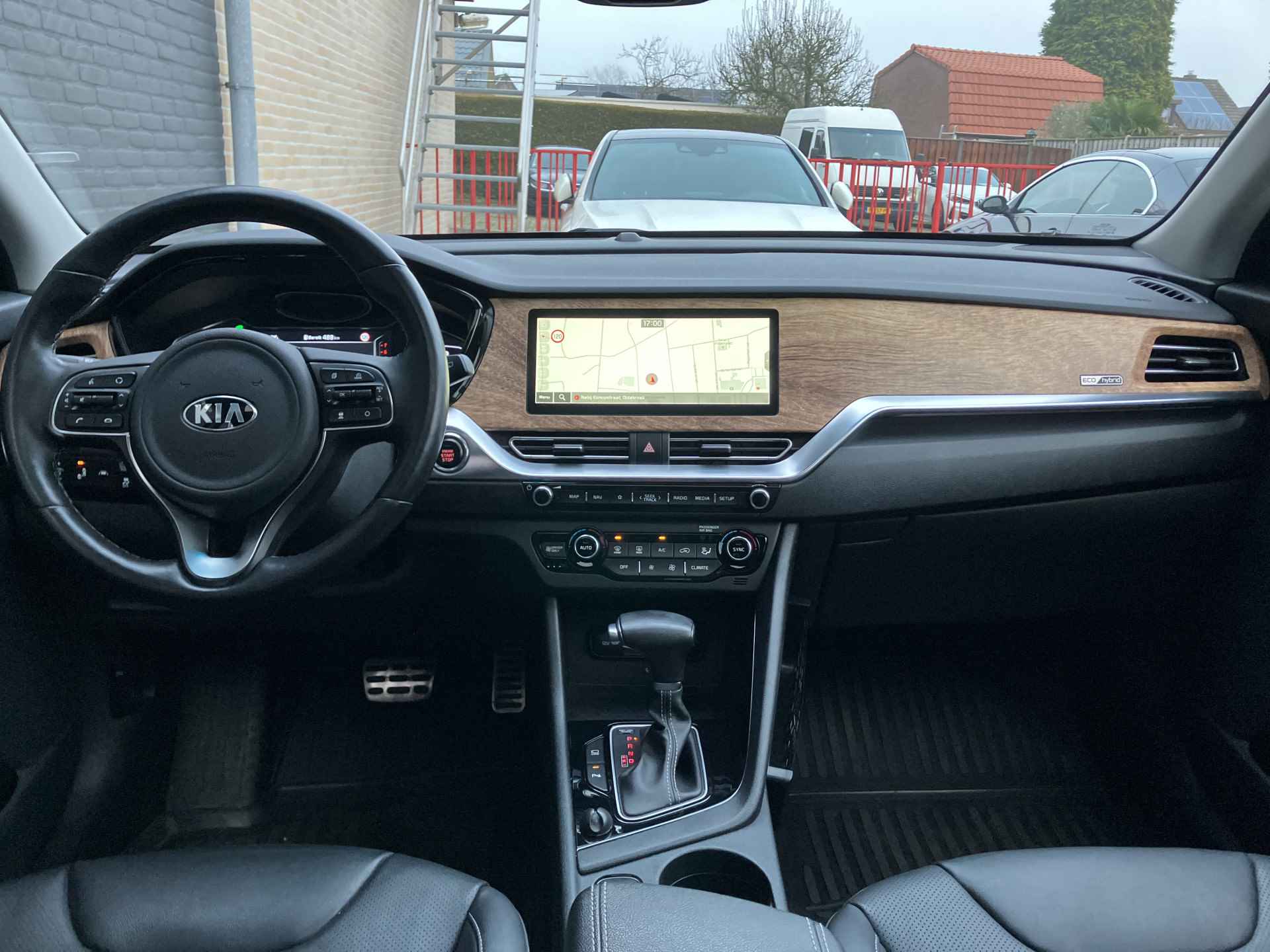 Kia Niro 1.6 GDi Hybrid ExecutiveLine AUT. | 1e eigenaar | navigatie | schuifdak | leder interieur | JBL audio | 21.000 KM - 17/41